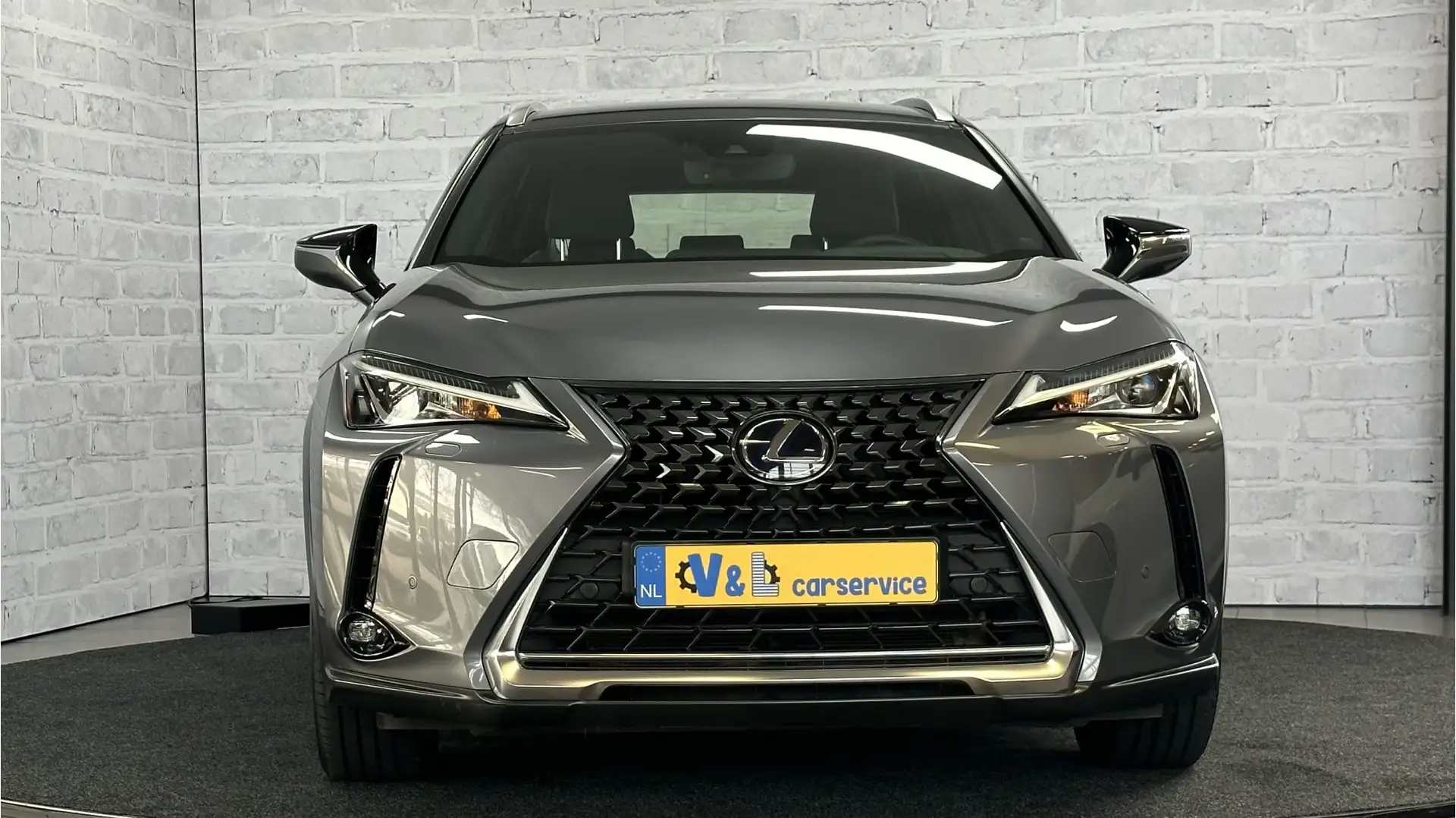 Lexus UX 250h First Edition / Stoel/stuurverwr. / Carplay / ACC Grijs - 2