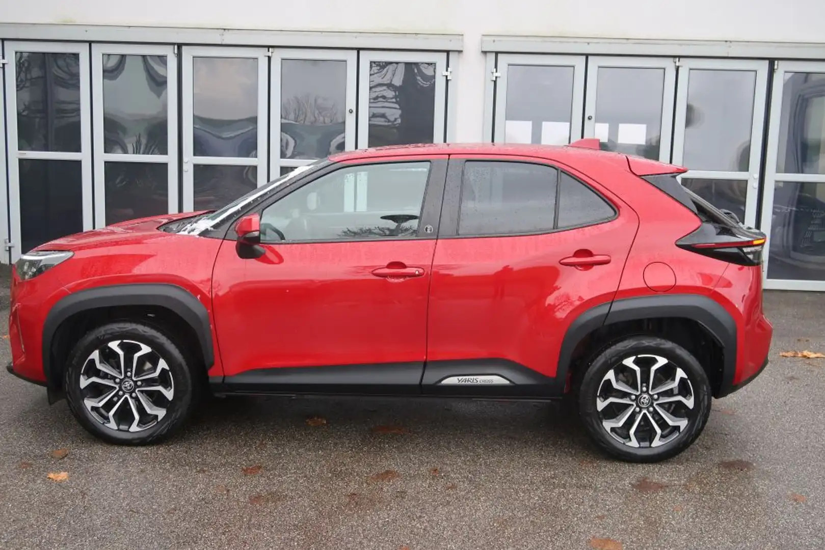 Toyota Yaris Cross Hybrid 1.5 VVT-i Team Deutschland Rot - 2