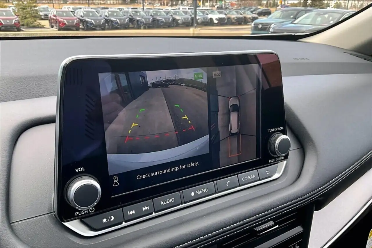 Nissan Rogue снимка Nissan Rogue