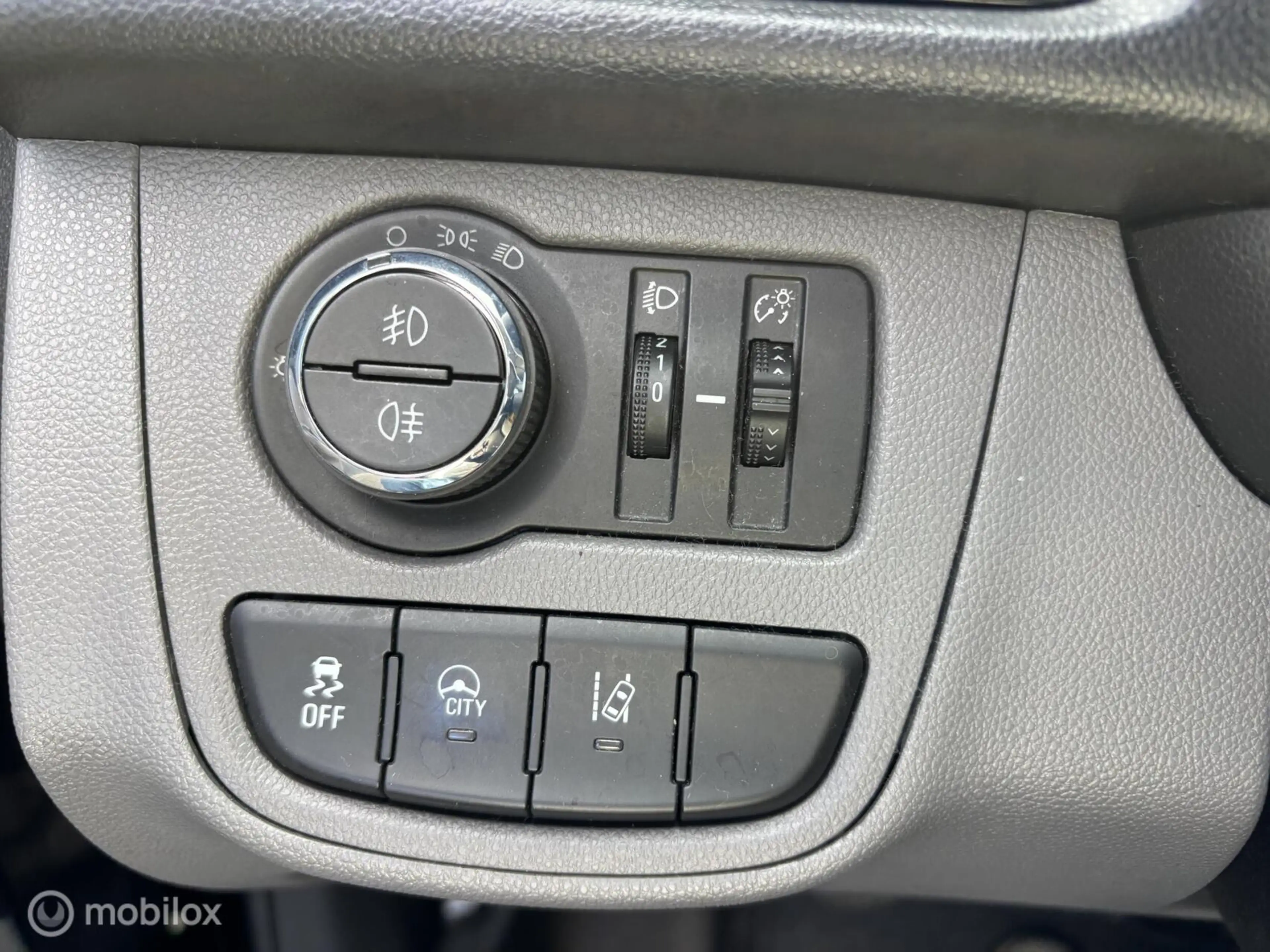 Opel Karl 1.0i Cosmo ECC Cruise LMV PDC Bl.tooth Privacy gla — photo 12