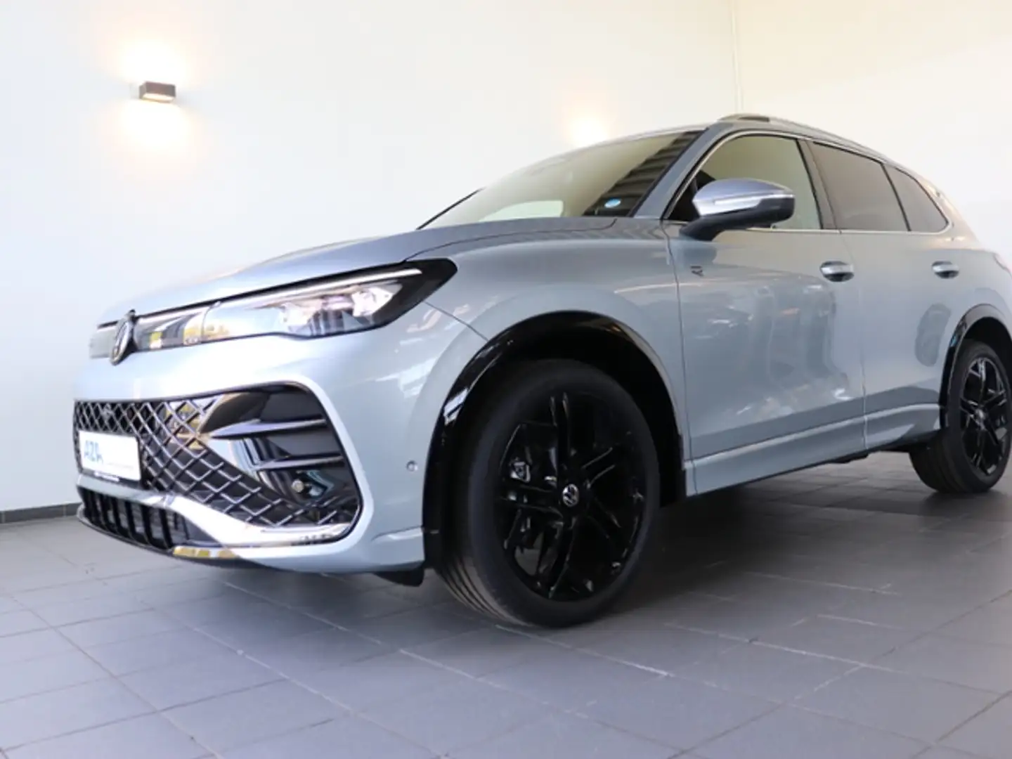 Volkswagen Tiguan R-Line AHK*DCC PRO*e-Klappe*NAVI*HUD* KLIMA LED A Silber - 2