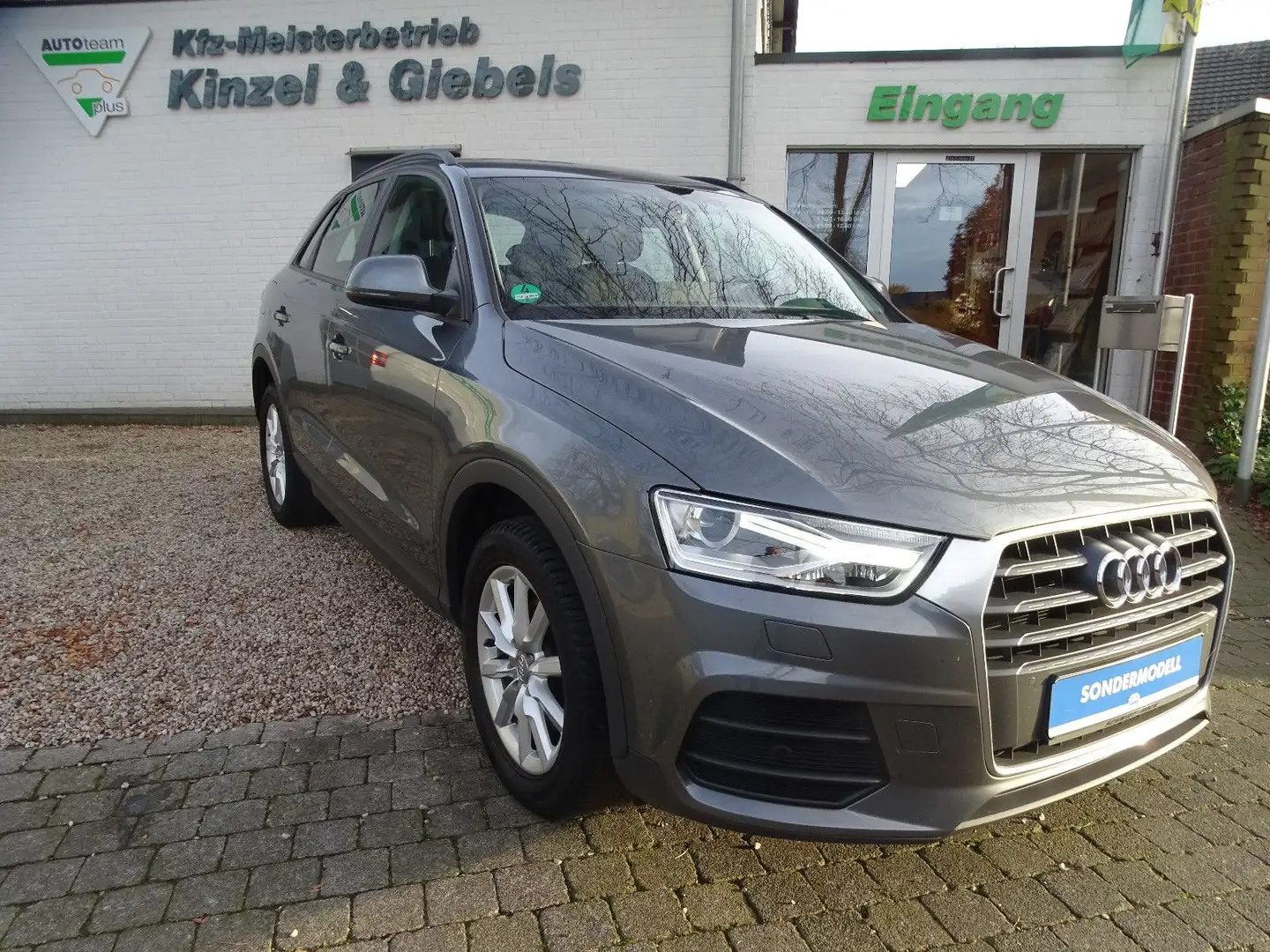 Audi Q3 AHK NAVI BI-Xenon SHZ Gris - 1