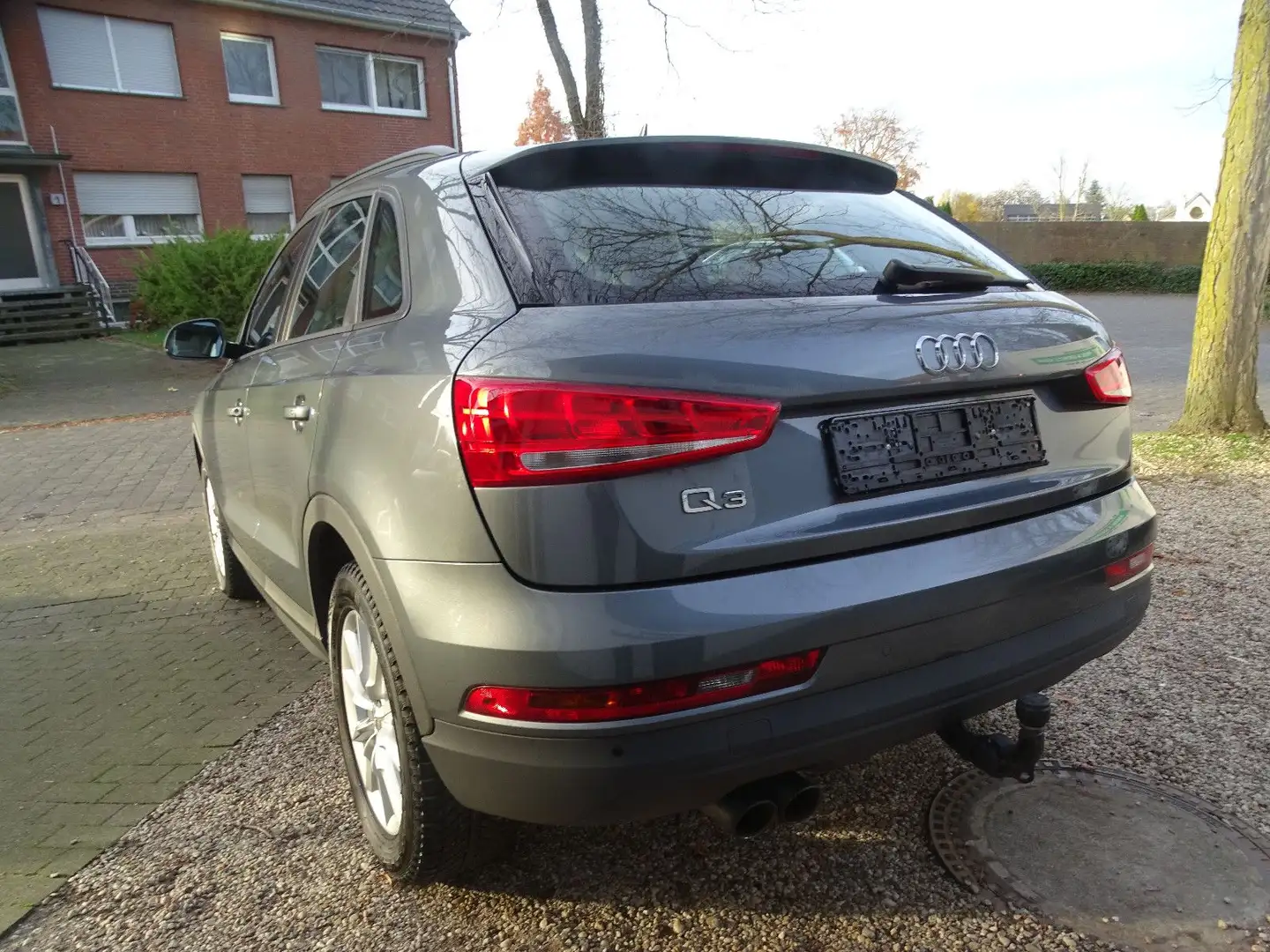 Audi Q3 AHK NAVI BI-Xenon SHZ Gris - 2