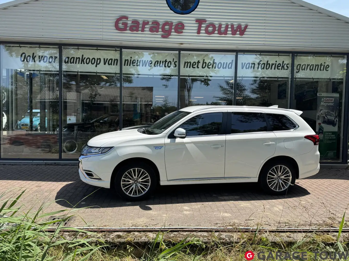 Mitsubishi Outlander 2.4 PHEV Pure+ Afn.trekhaak + Winterset Wit - 2
