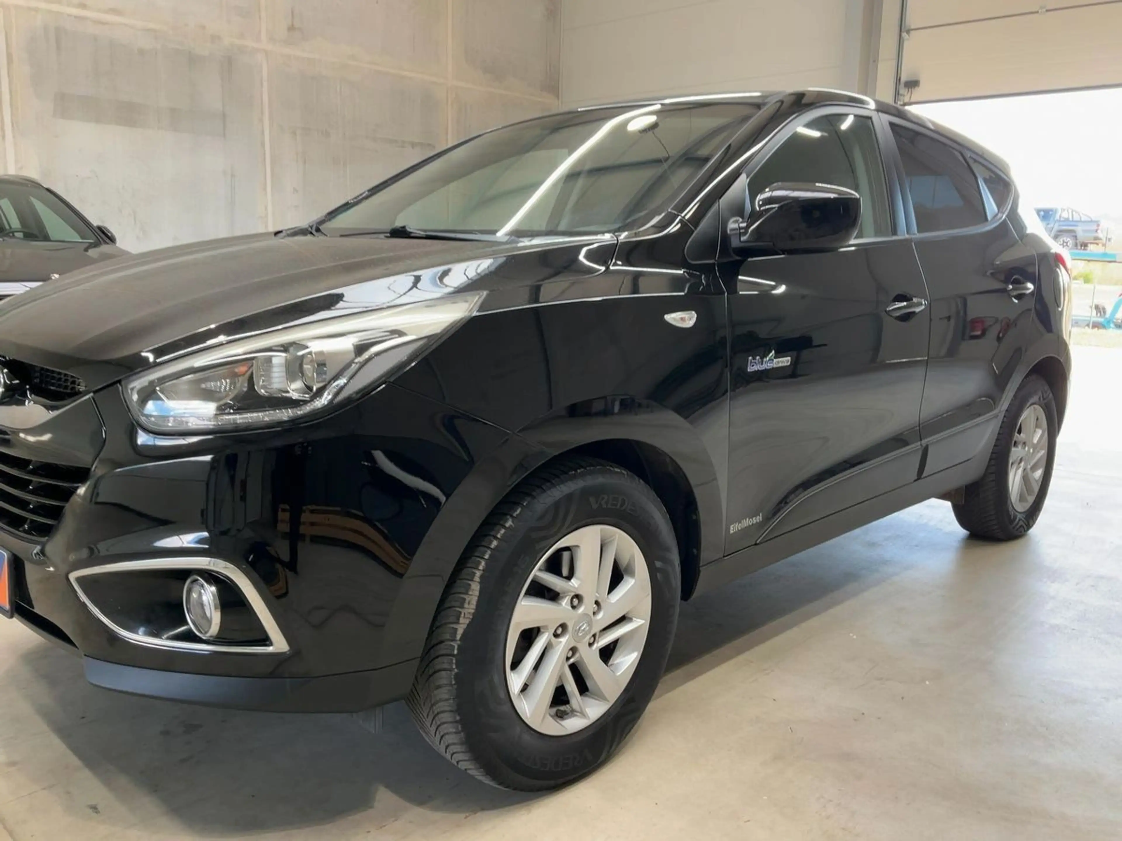 Hyundai iX35 blue Finale 2WD — photo 2