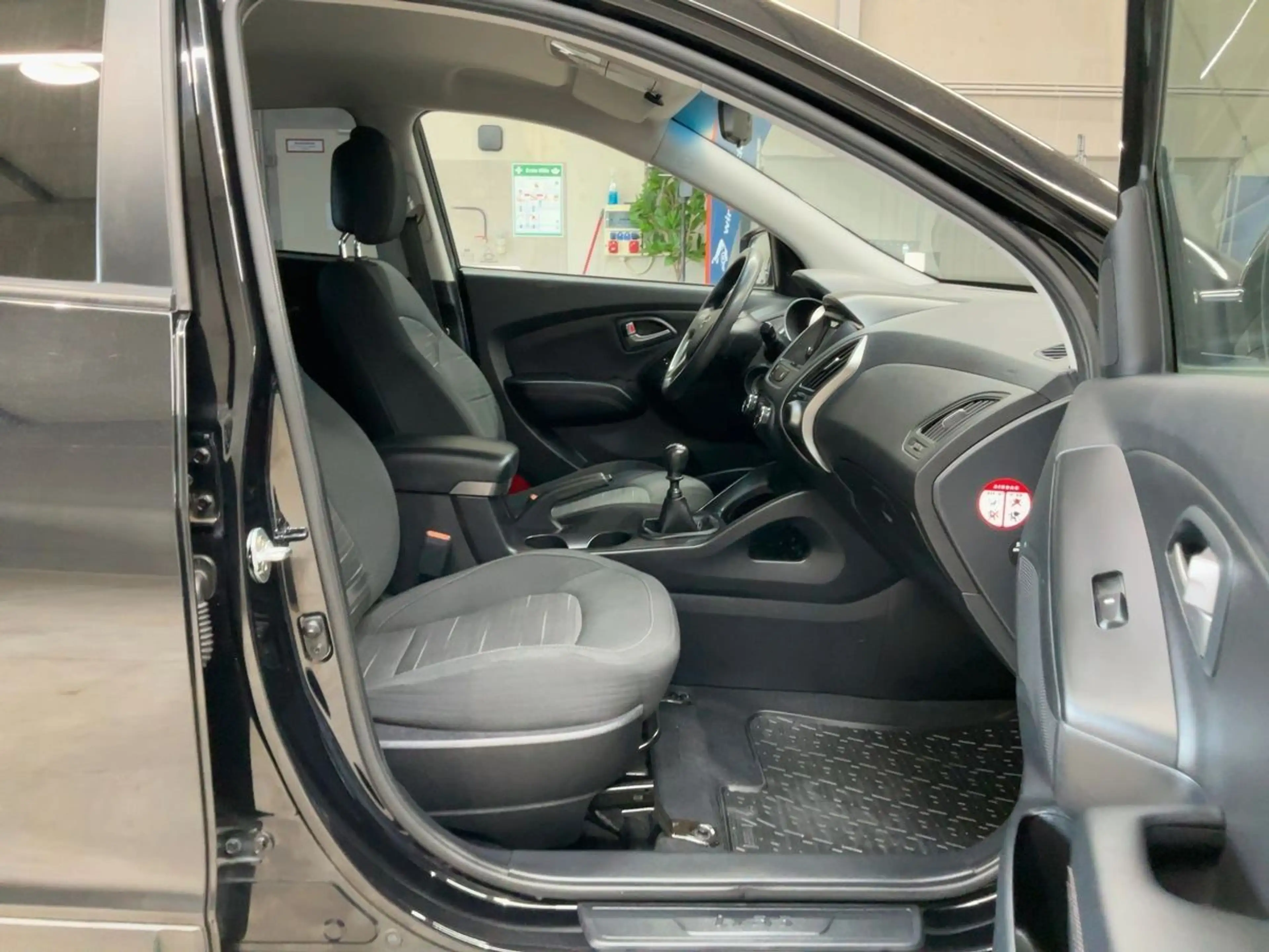 Hyundai iX35 blue Finale 2WD — photo 15
