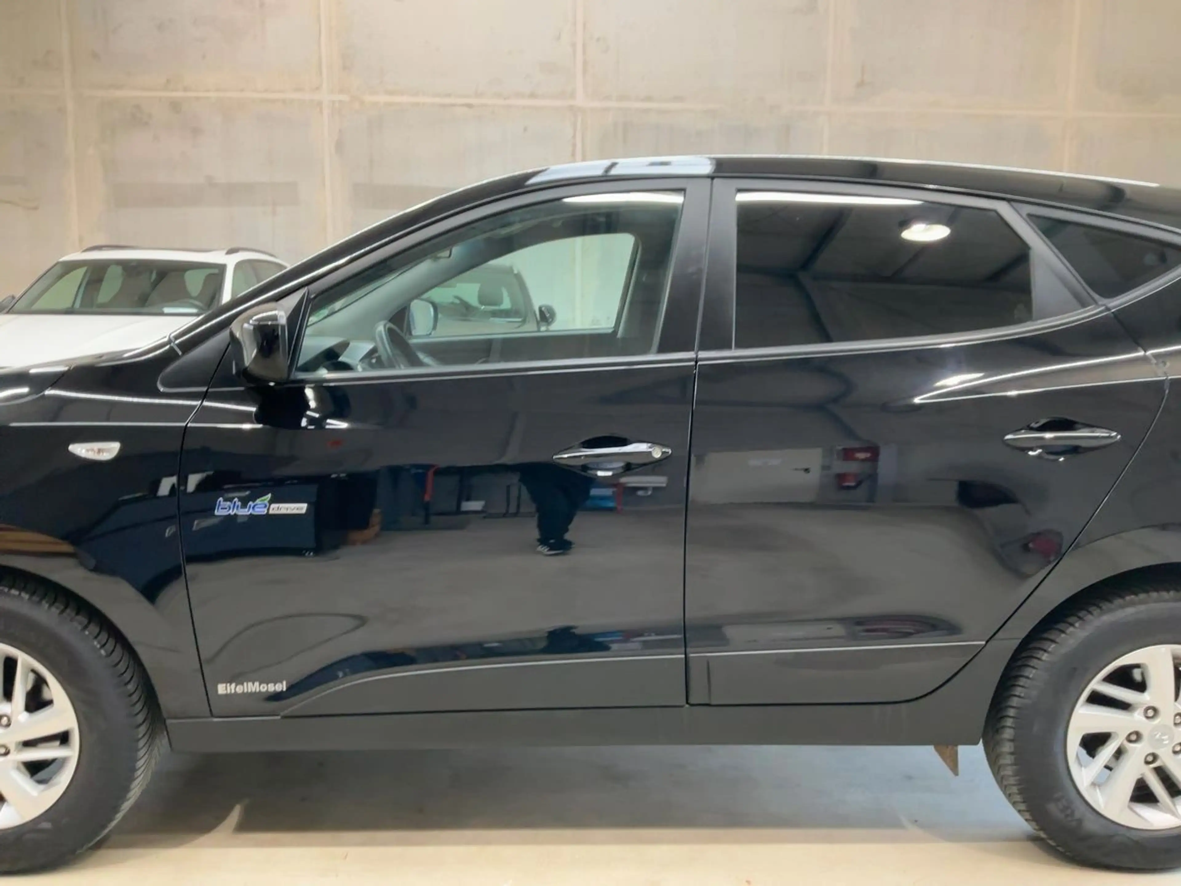 Hyundai iX35 blue Finale 2WD — photo 10