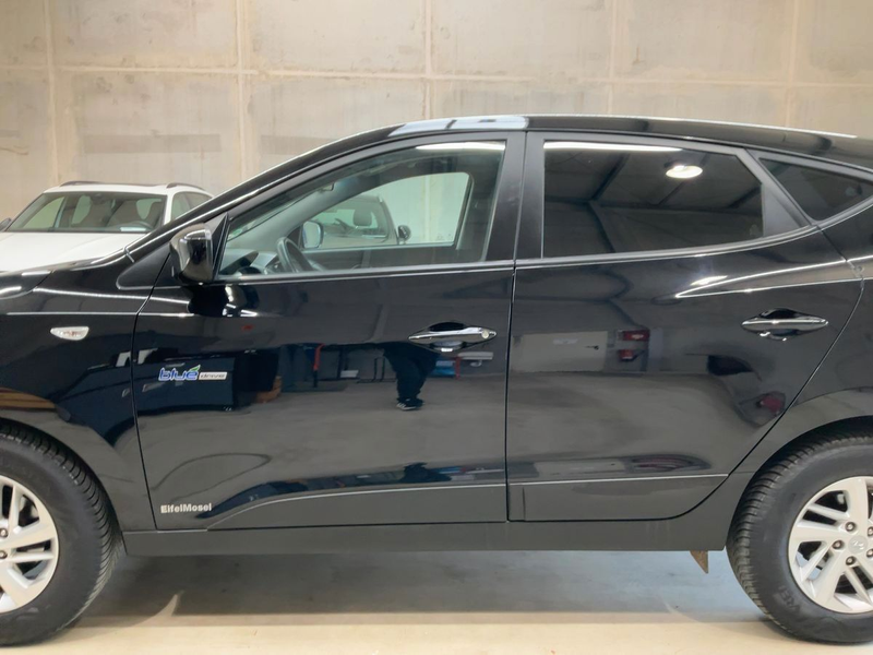 Hyundai iX35 blue Finale 2WD — photo 10