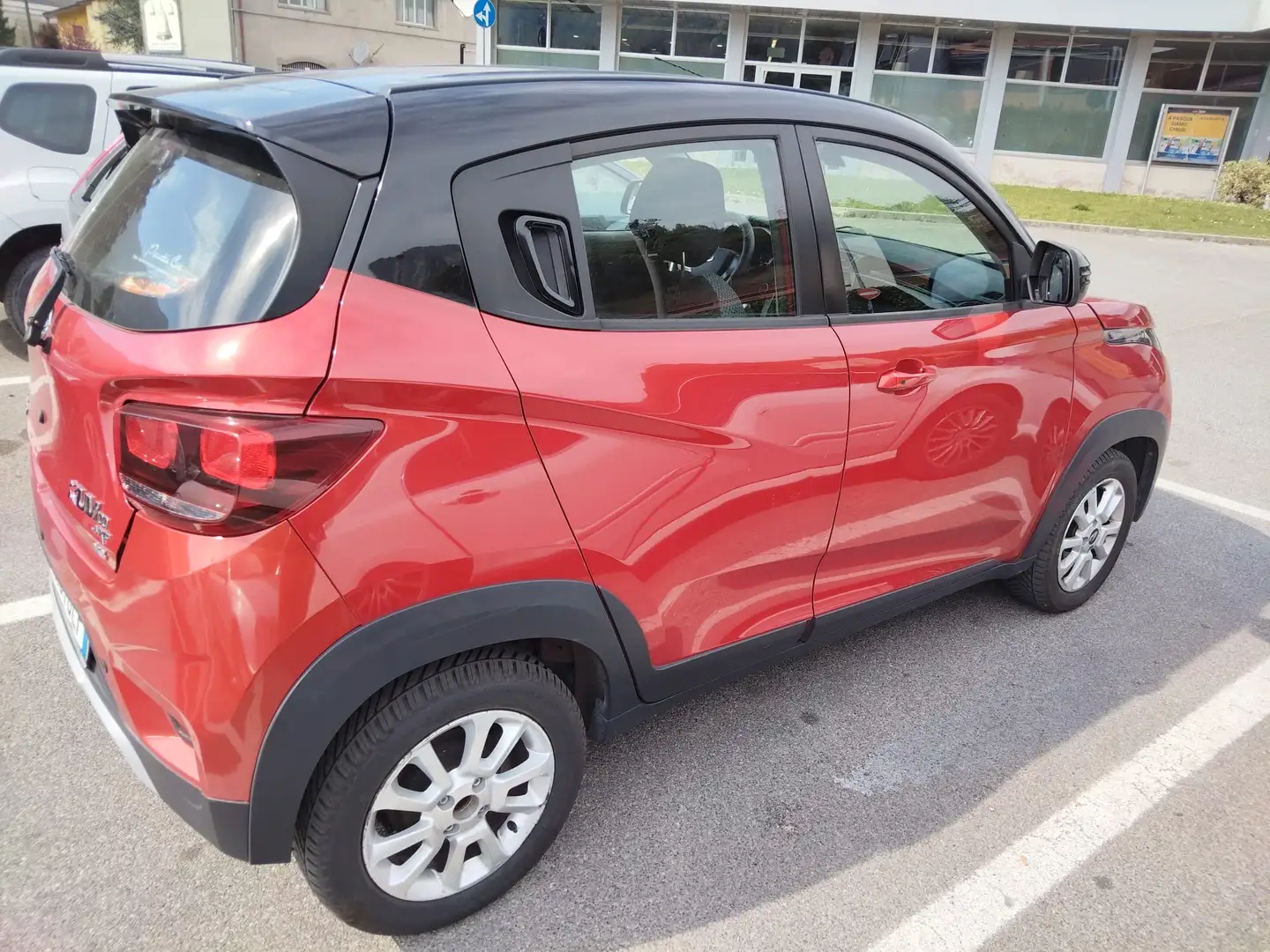 Mahindra KUV100 - 2