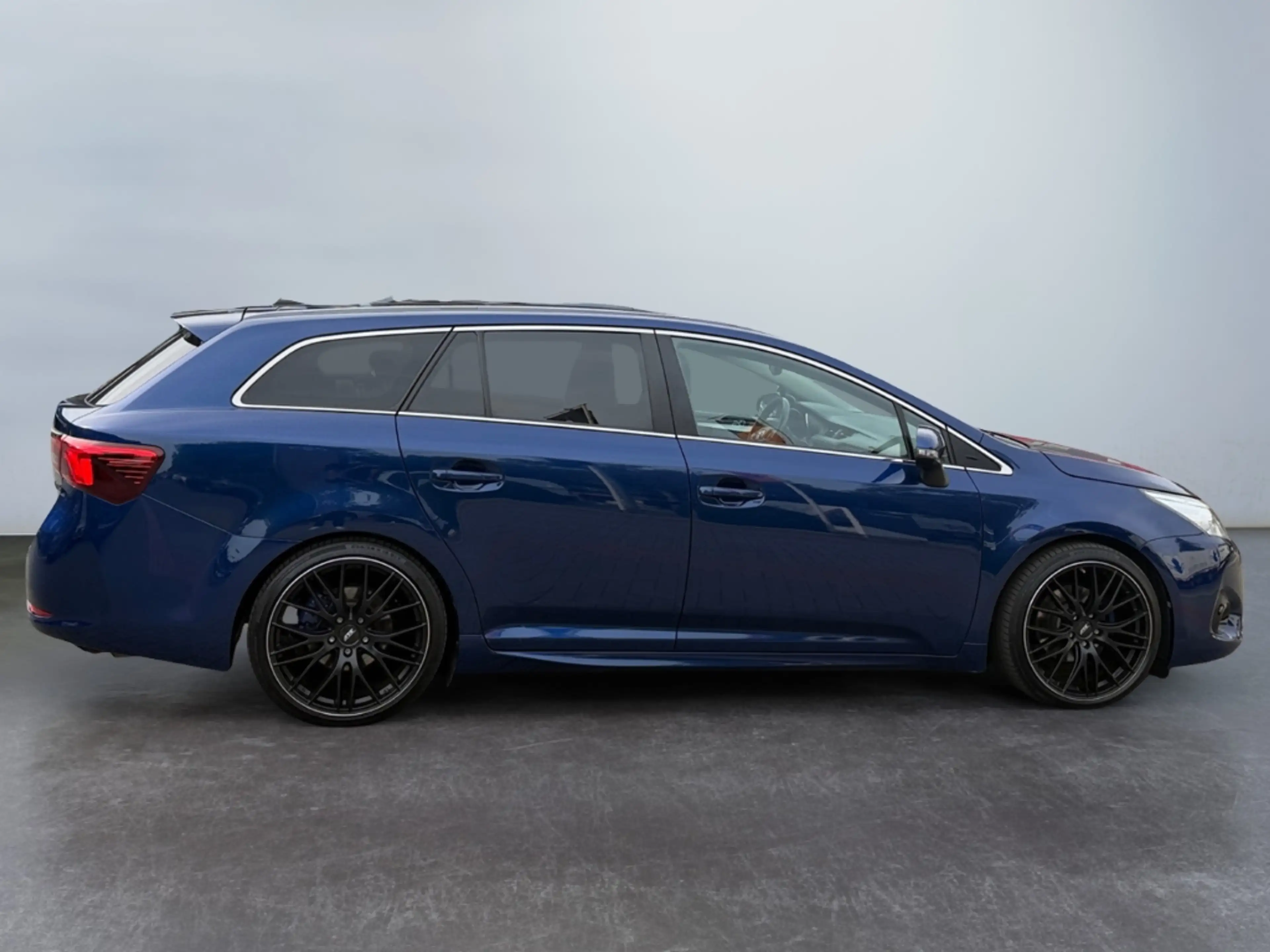 Toyota Avensis Touring Business *LED*R-Kamera*Tempo*SHZ* — photo 6