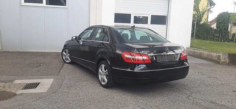 Mercedes-Benz E 200 CDI Avantgarde — photo 4
