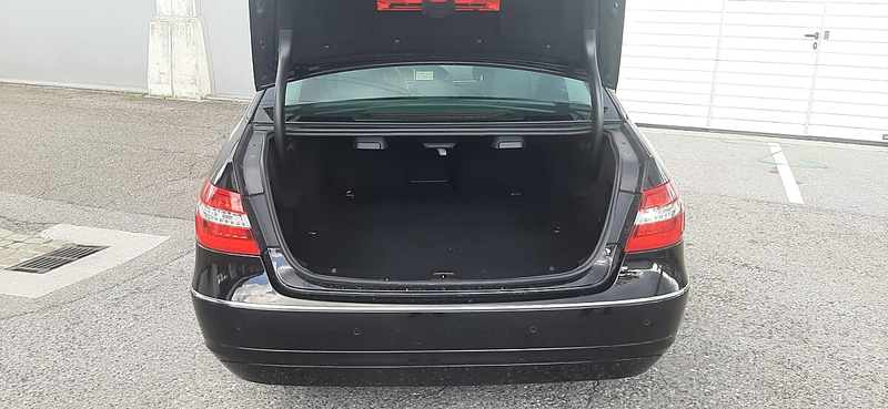 Mercedes-Benz E 200 CDI Avantgarde — photo 12
