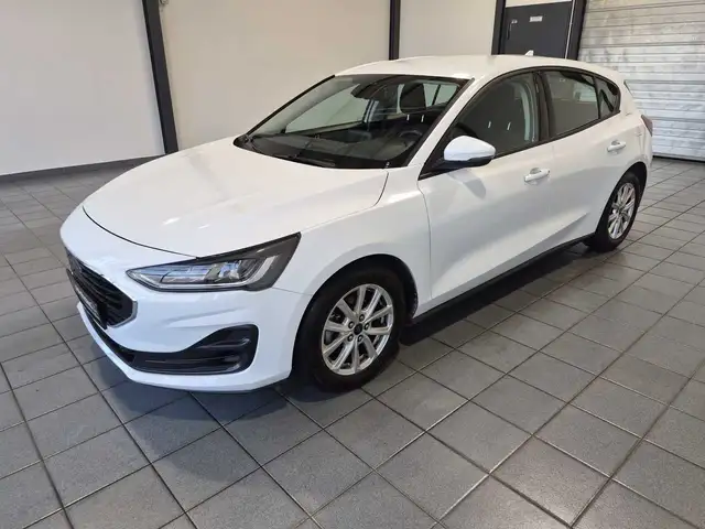 Ford Focus view 3