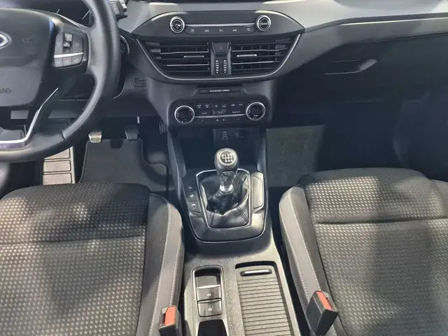 Ford Focus view 12