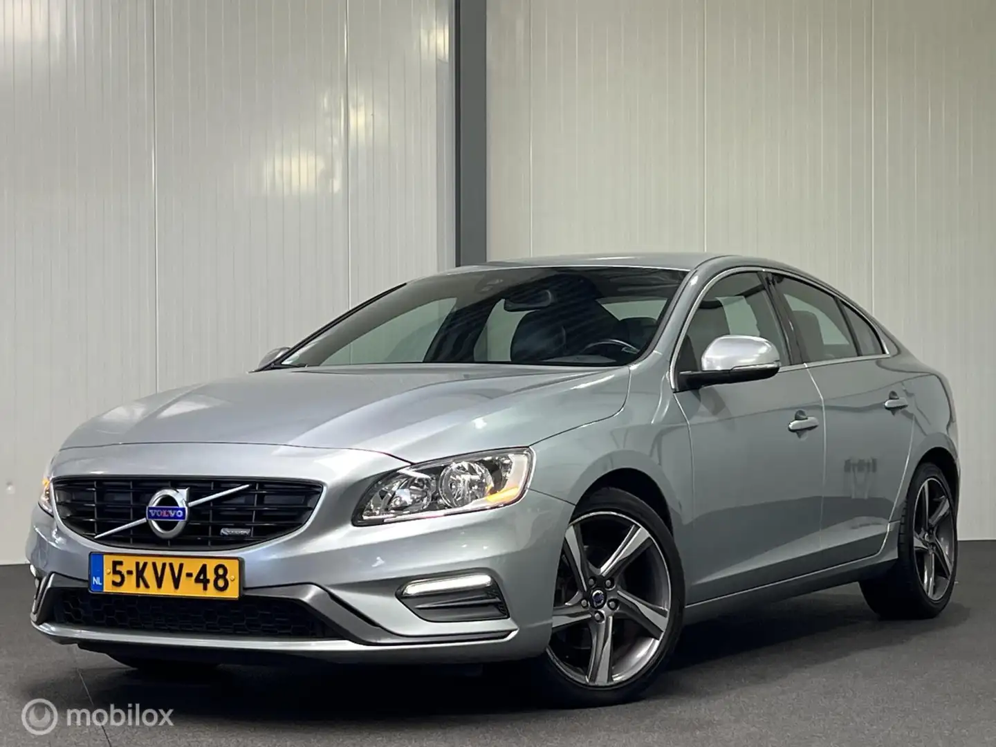 Volvo S60 1.6 D2 R-Design [ NAP navigatie half-leder ] Grau - 1