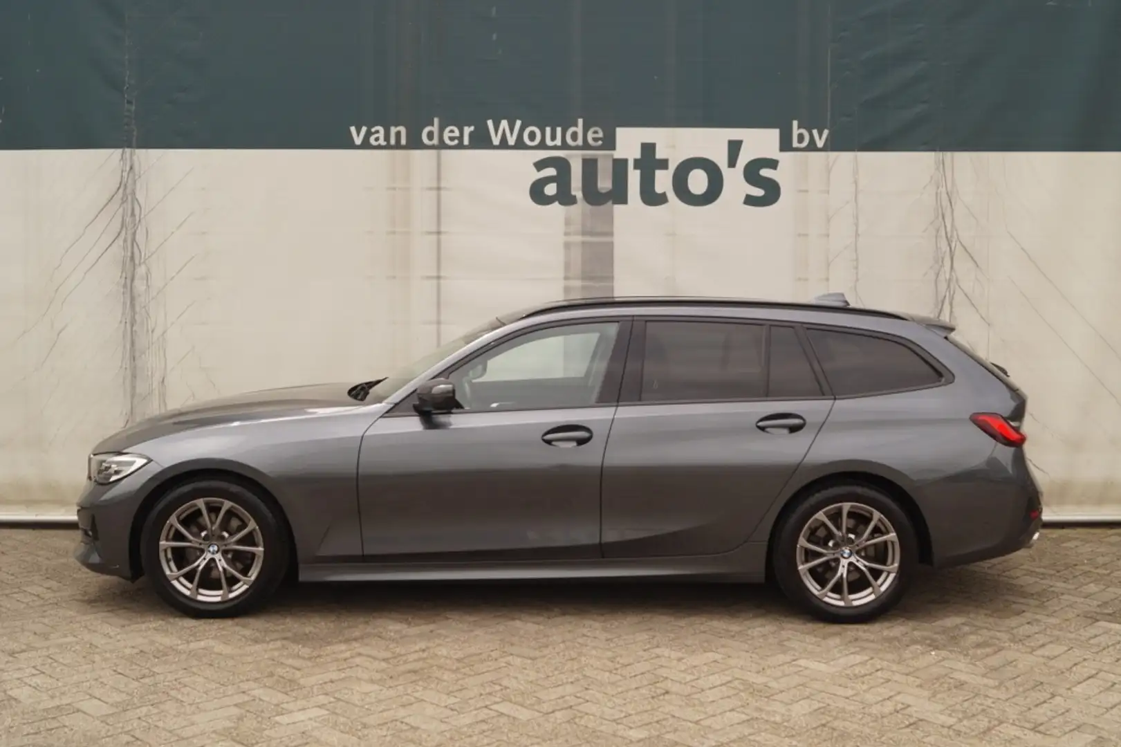 BMW 320 3-serie Touring 320i Automaat 184pk Executive Edit Gris - 1