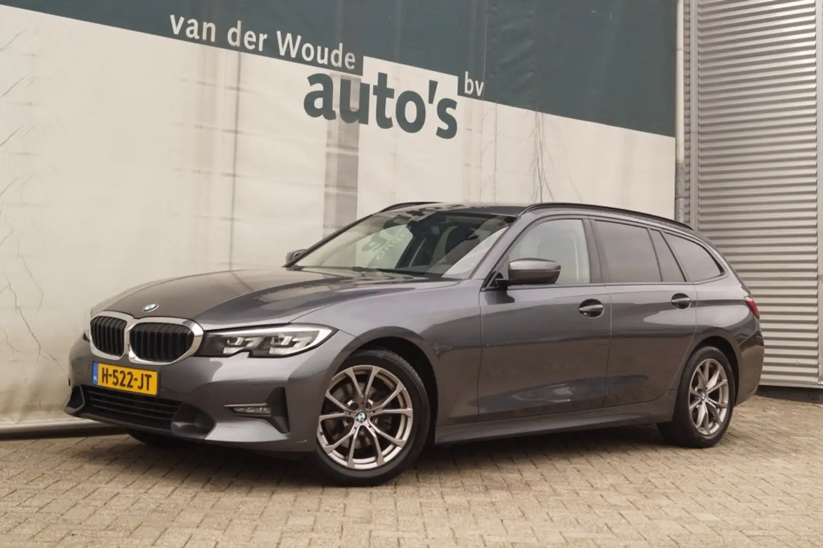 BMW 320 3-serie Touring 320i Automaat 184pk Executive Edit Gris - 2