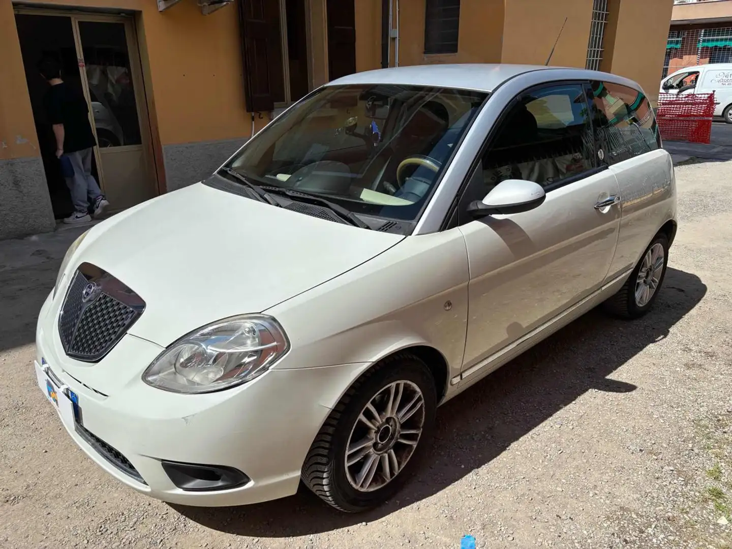Lancia Ypsilon 1.4 Oro Ecochic GPL Beige - 1