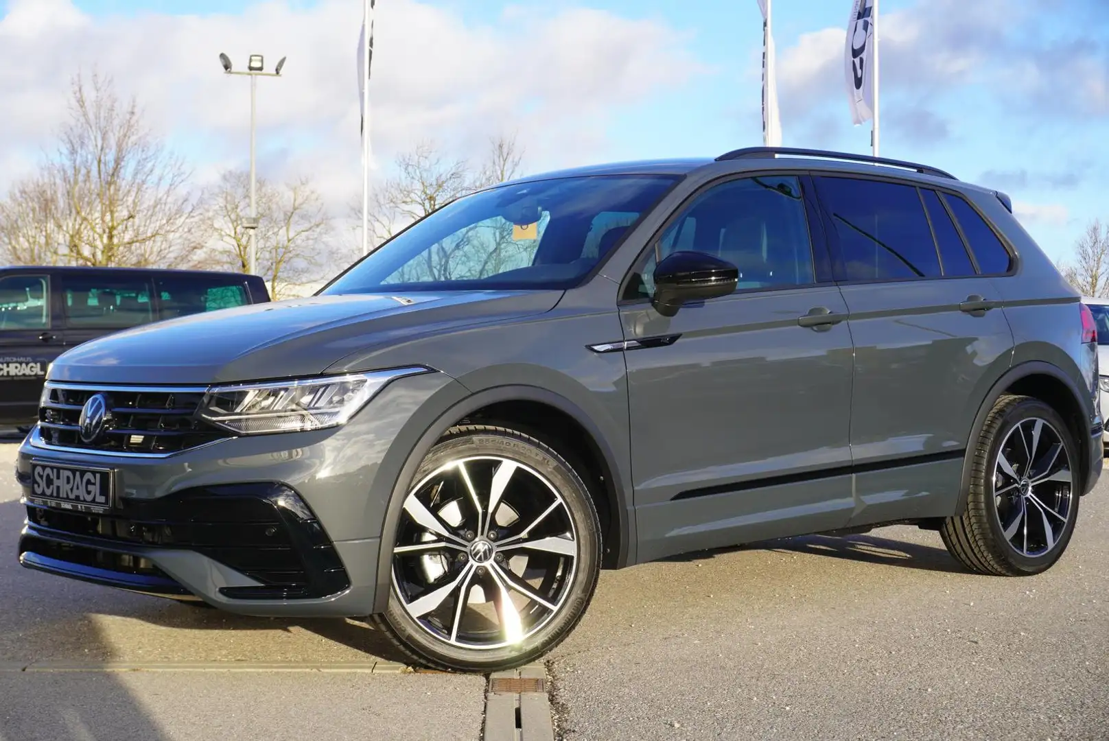 Volkswagen Tiguan 1.5 TSI DSG R-LINE+AHK+NAVI+ACC+BLACK+KAM Szary - 1