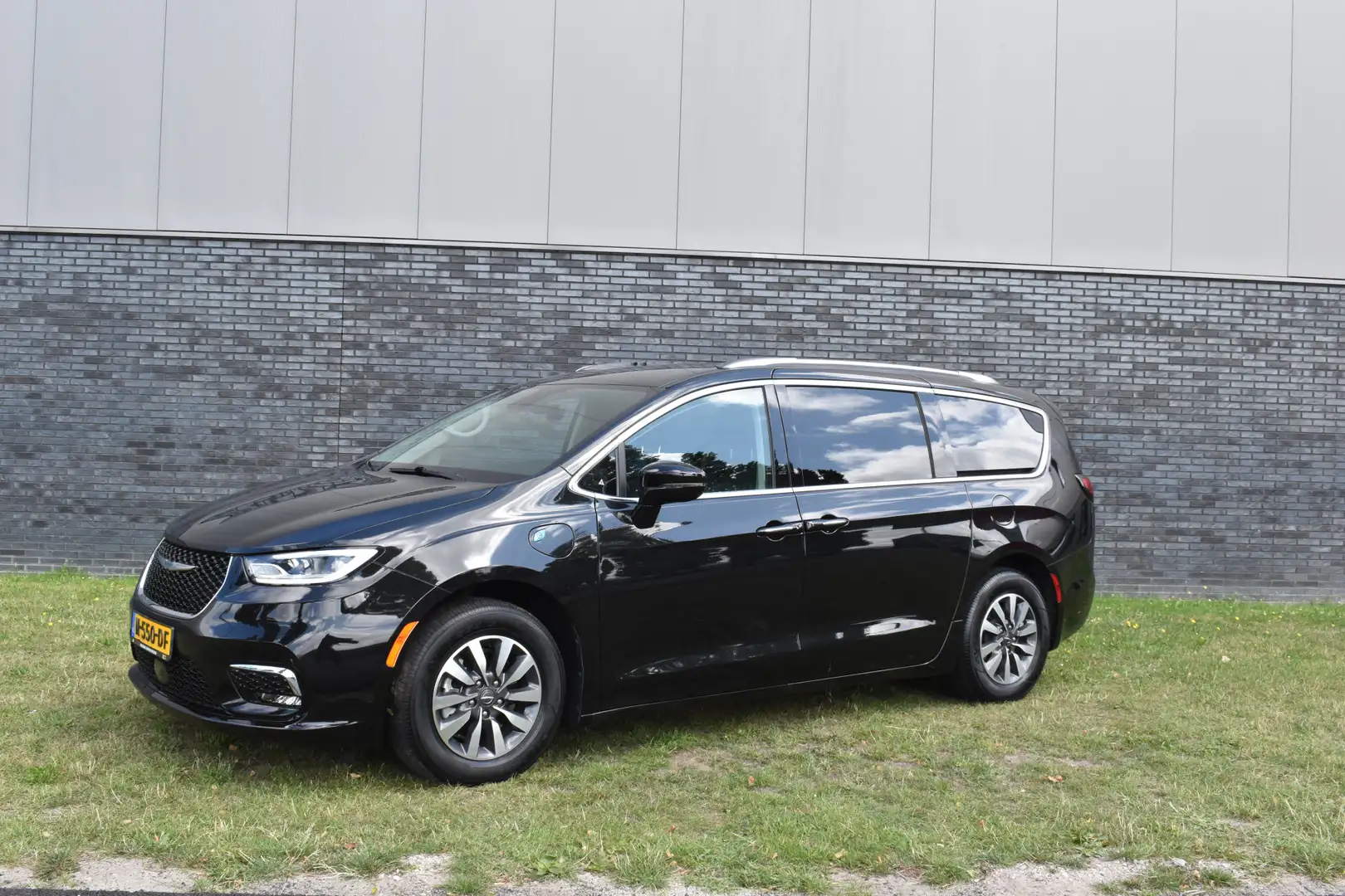 Chrysler Pacifica HYBRID 7-p 1-eig Plugin-hybride 7-Persoons Prijs i Noir - 2