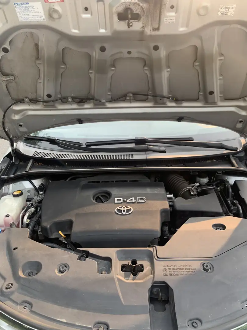 Toyota Avensis Combi 2.0 D4D - 1