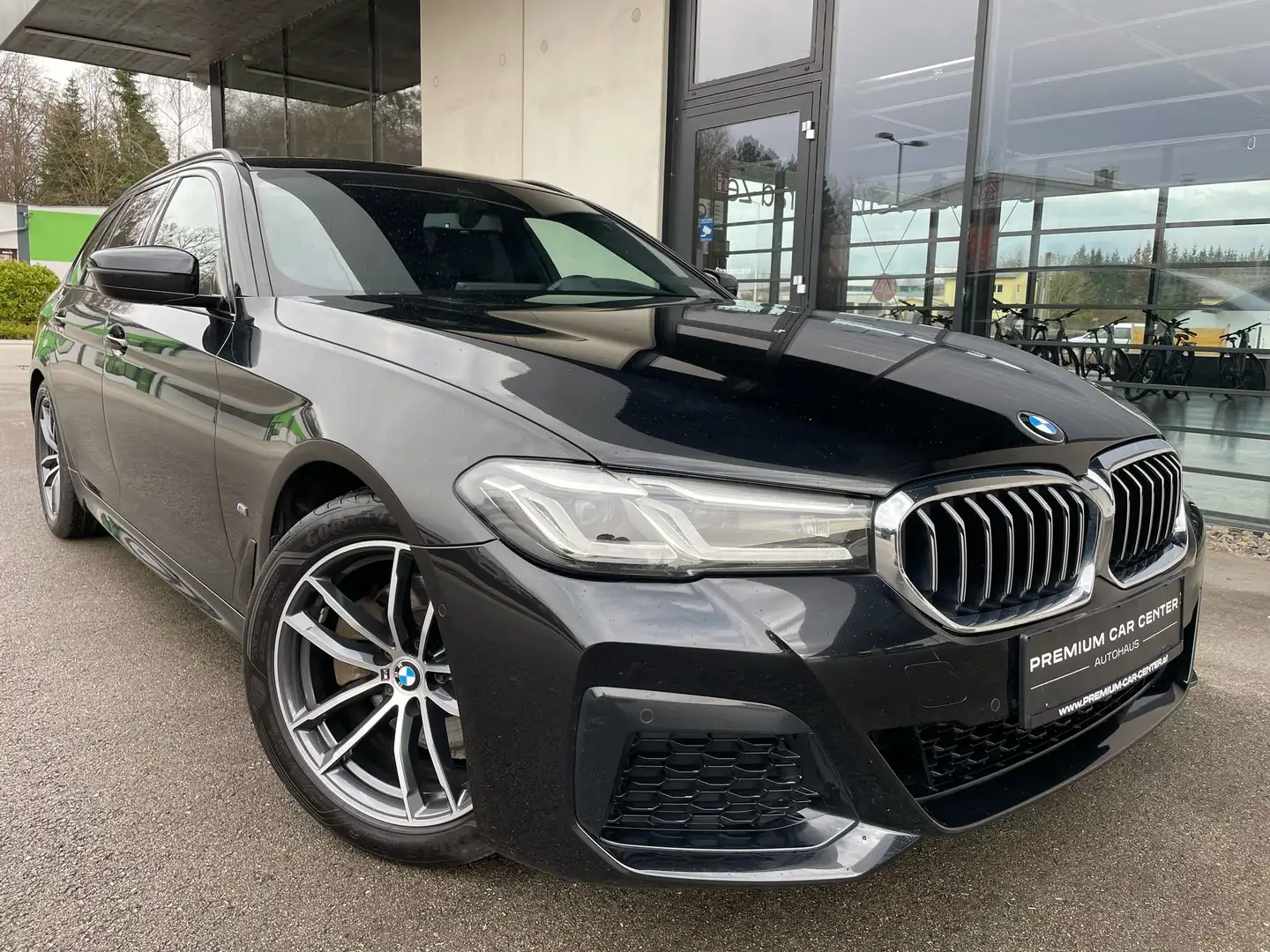 BMW 520 d M Sport Touring LED, Digi-Tacho, Kamera, Ahv Schwarz - 1