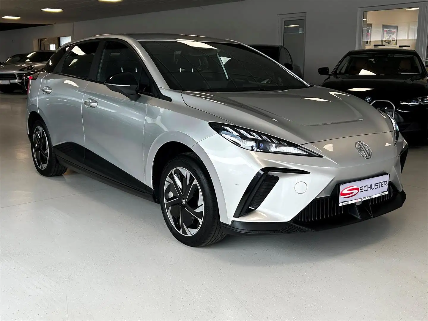 MG MG4 EV 51 kWh Standard Silber - 1