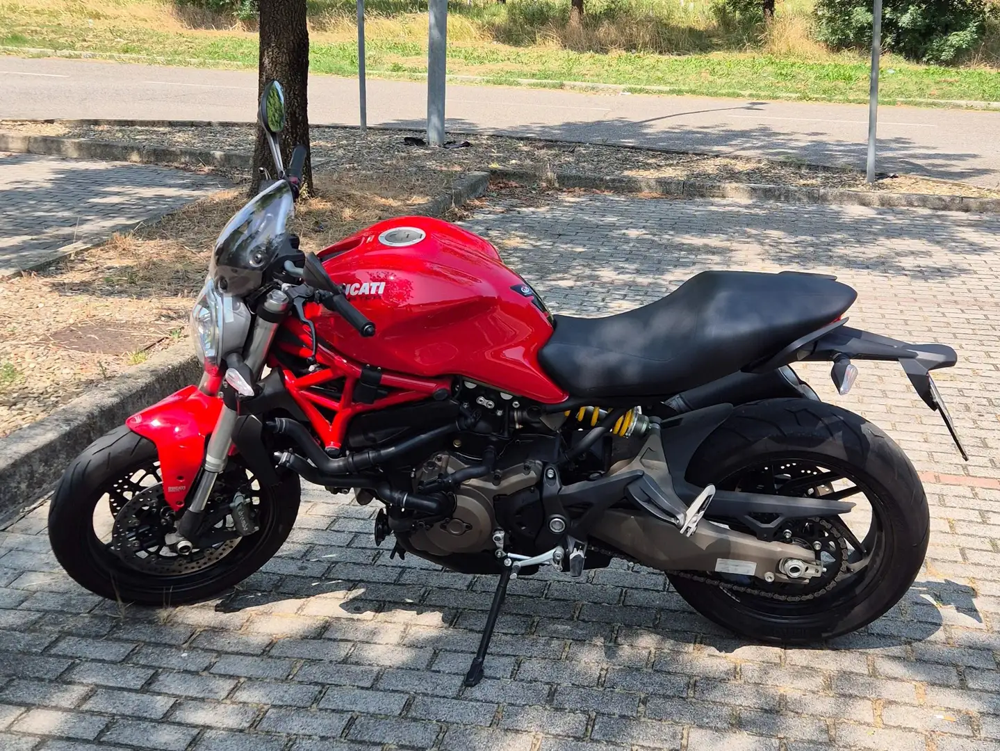 Ducati Monster 821 Rosso - 2