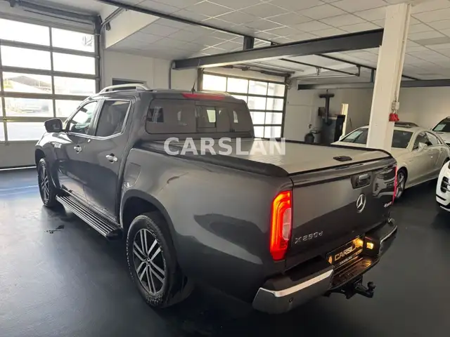 Mercedes-Benz X-Class view 10