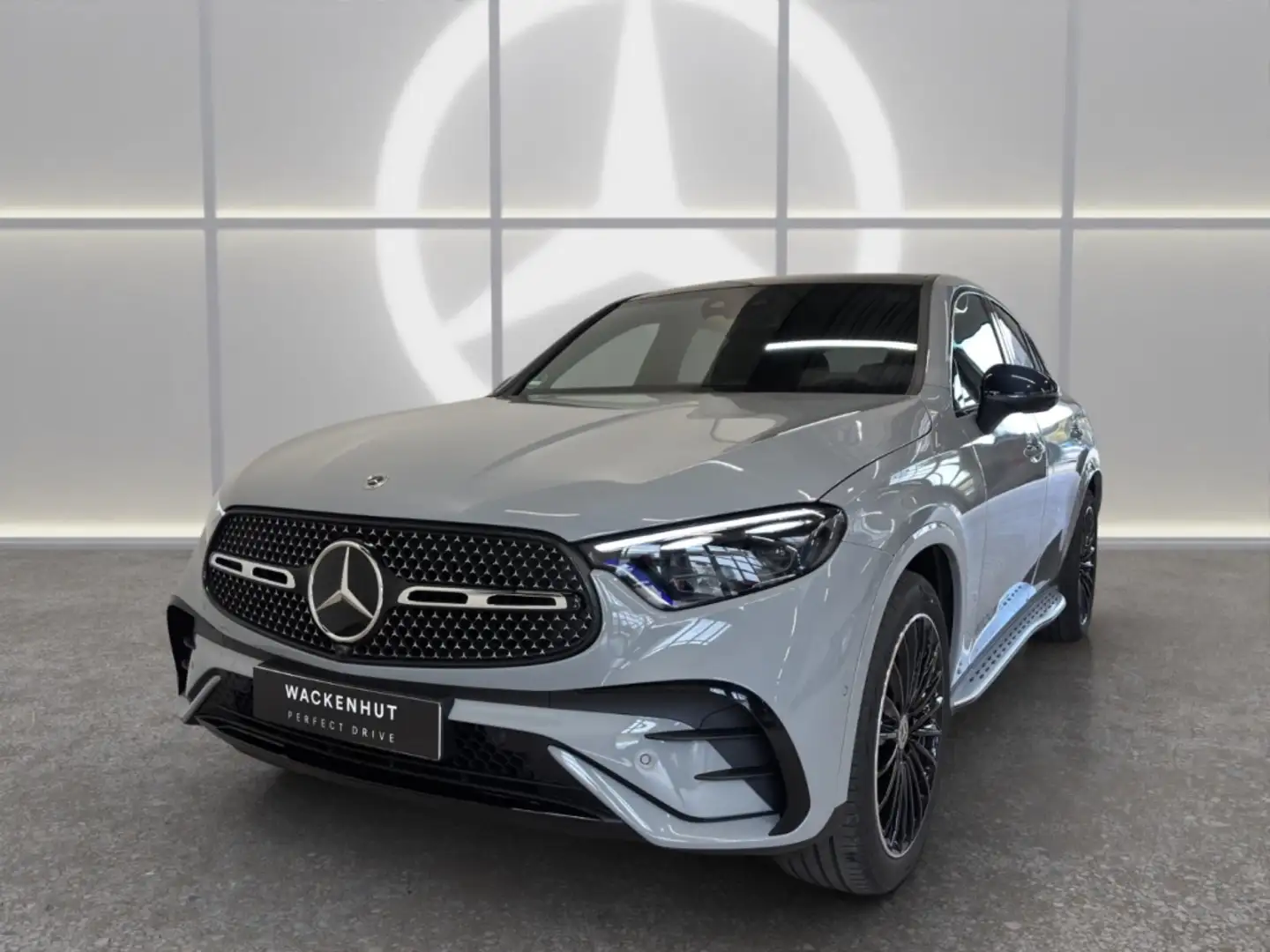 Mercedes-Benz GLC 300 4M EDITION AMG LINE NIGHT+AHK+PANO+DISTR Grau - 2