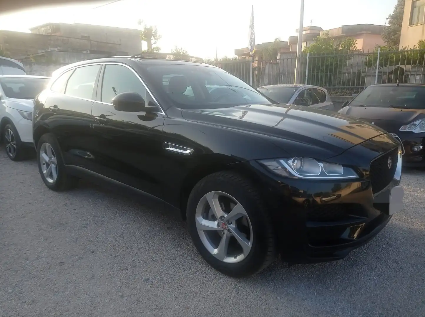 Jaguar F-Pace F-Pace 2.0d i4 Portfolio 180cv auto my20 Nero - 2