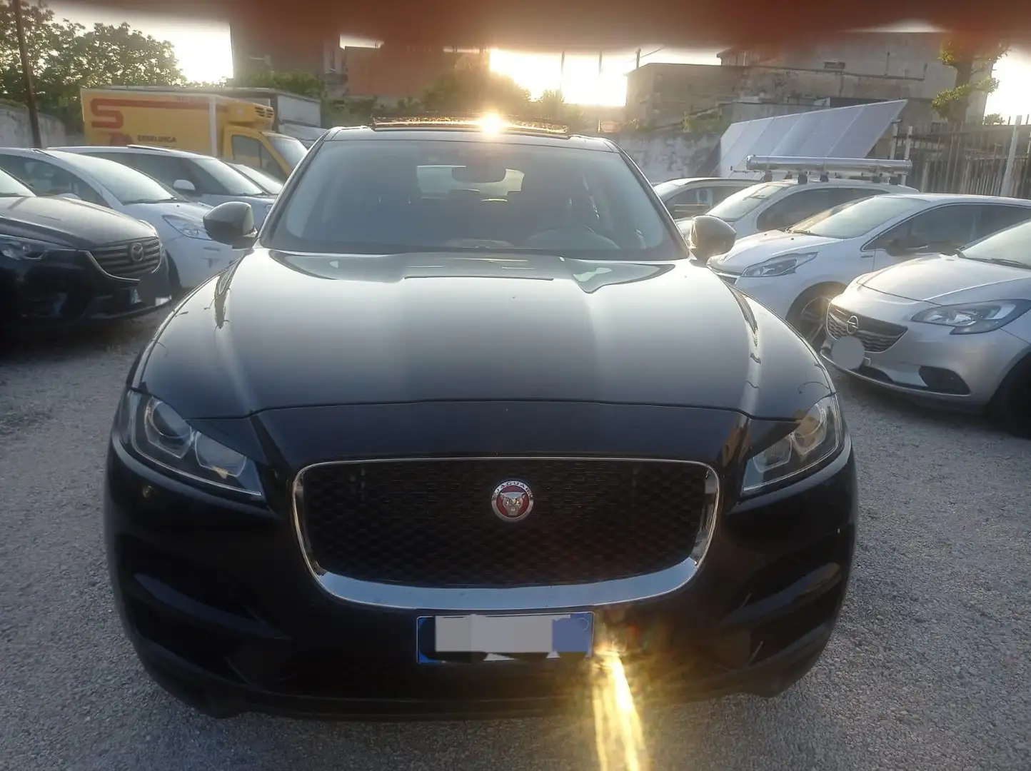 Jaguar F-Pace F-Pace 2.0d i4 Portfolio 180cv auto my20 Nero - 1