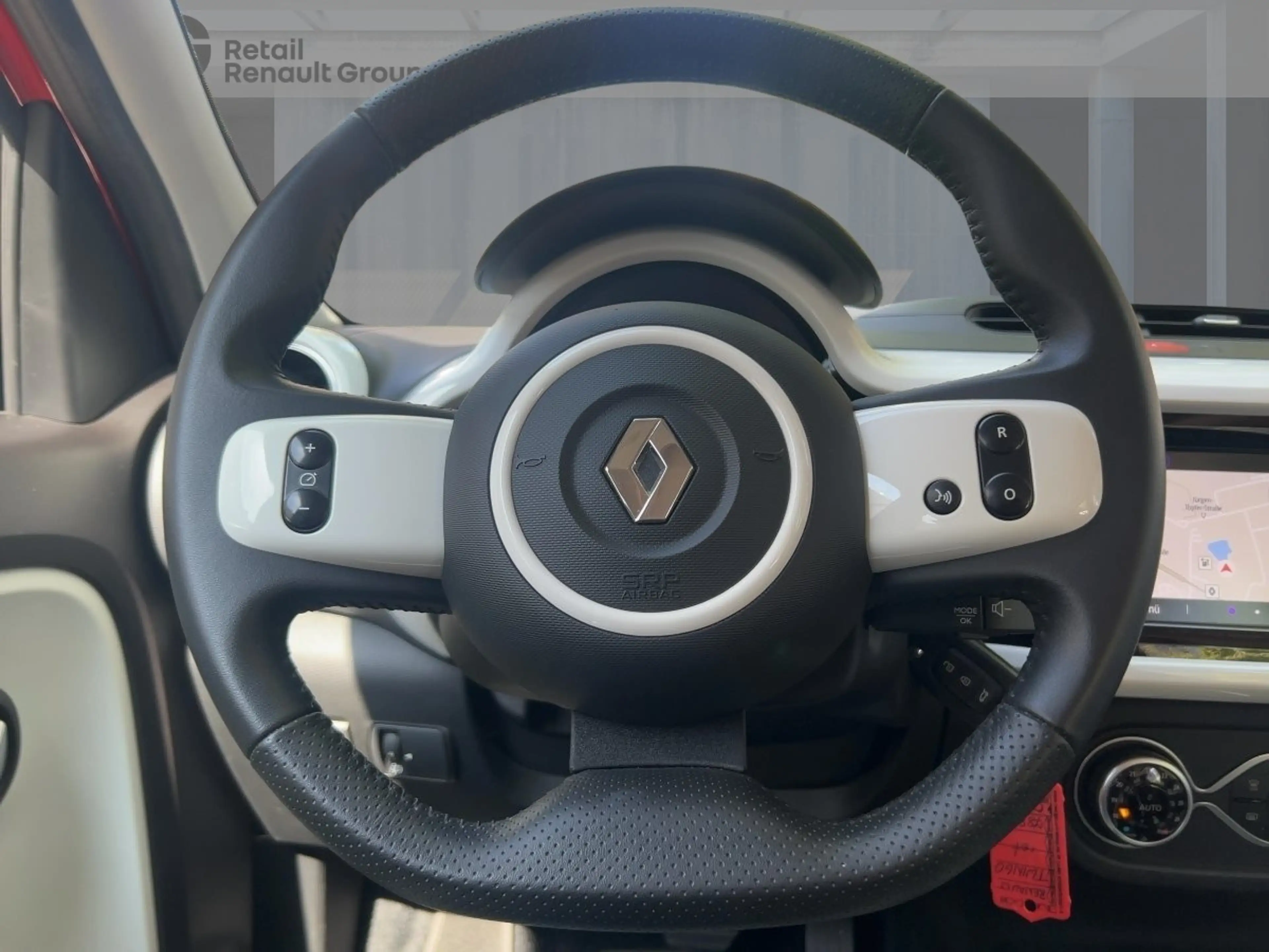 Renault Twingo E-TECH Techno — photo 11