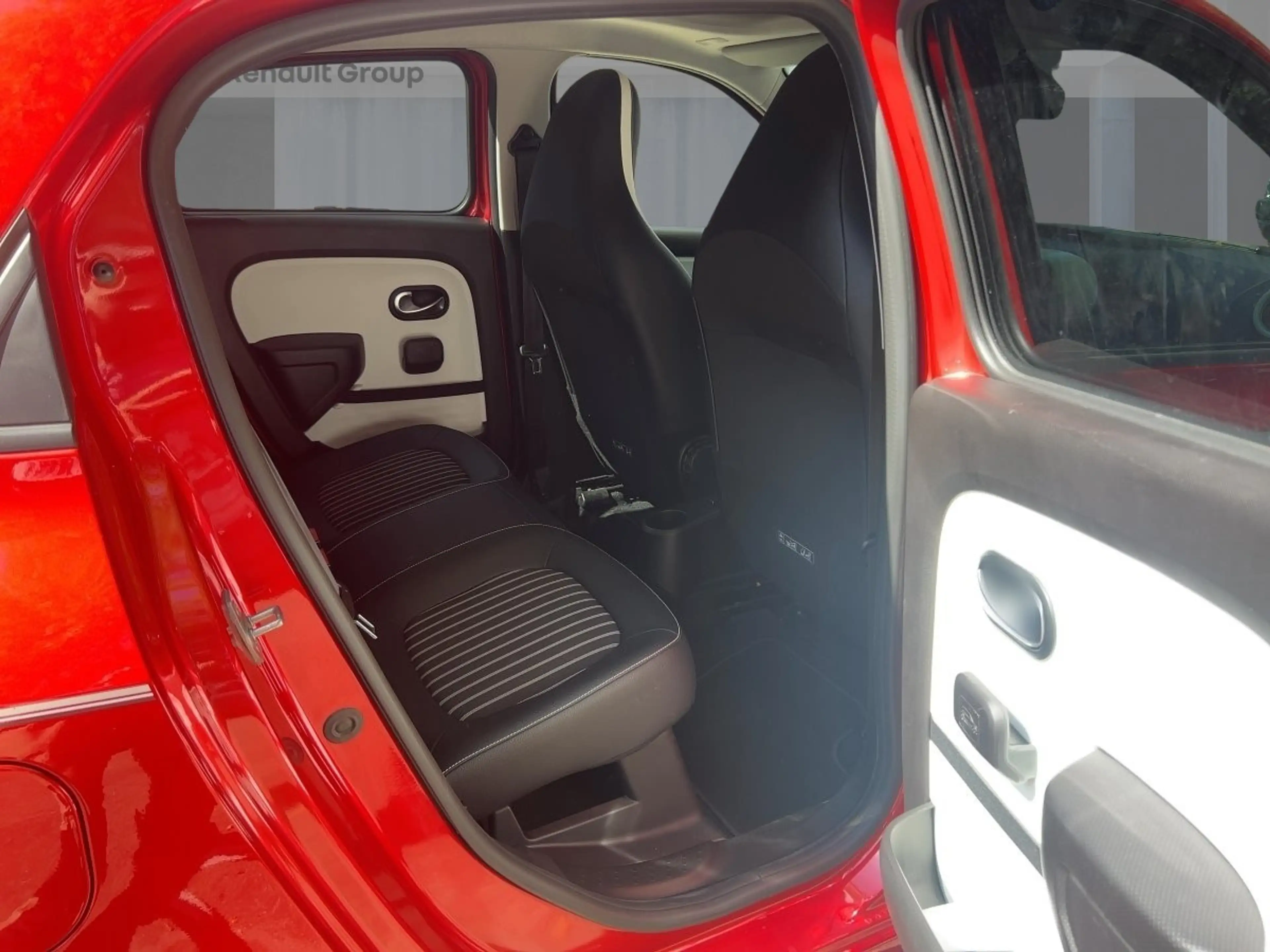 Renault Twingo E-TECH Techno — photo 9
