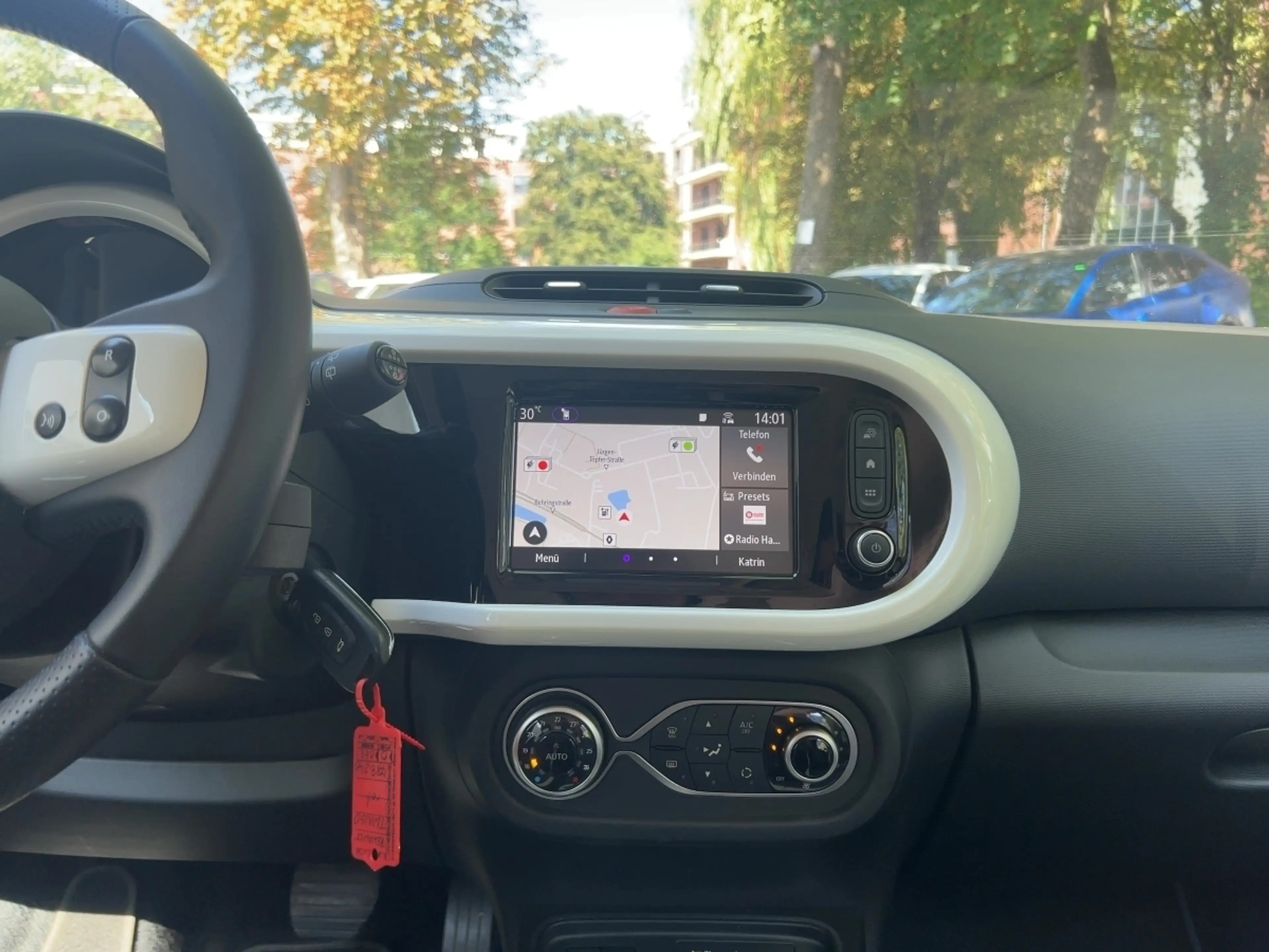 Renault Twingo E-TECH Techno — photo 12