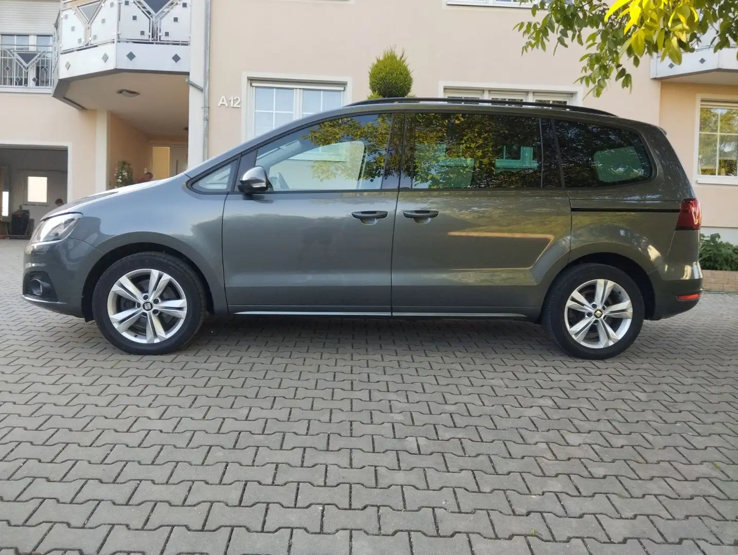 SEAT Alhambra Style 2.0 TDI, 7 Sitze, AHK, R-Kamera Szürke - 2
