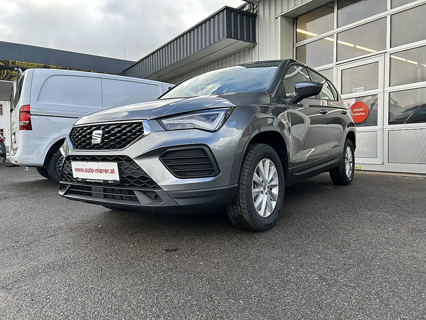 SEAT Ateca 1,0 TSI Reference Edition Grau - 2