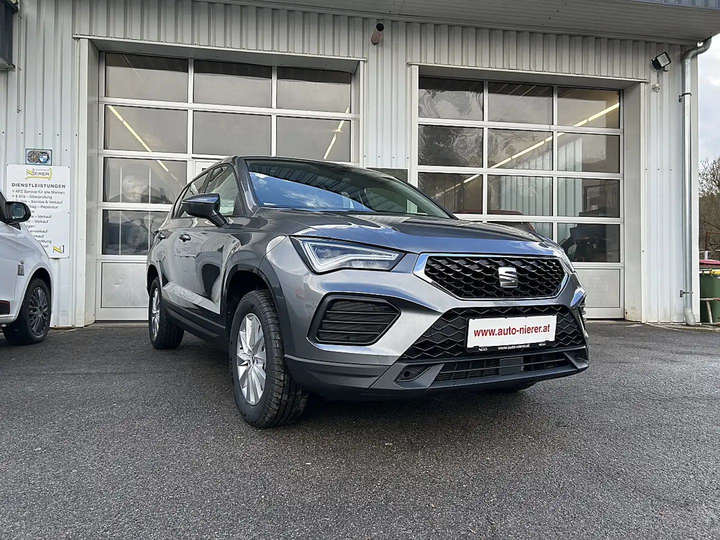 SEAT Ateca 1,0 TSI Reference Edition Grau - 1