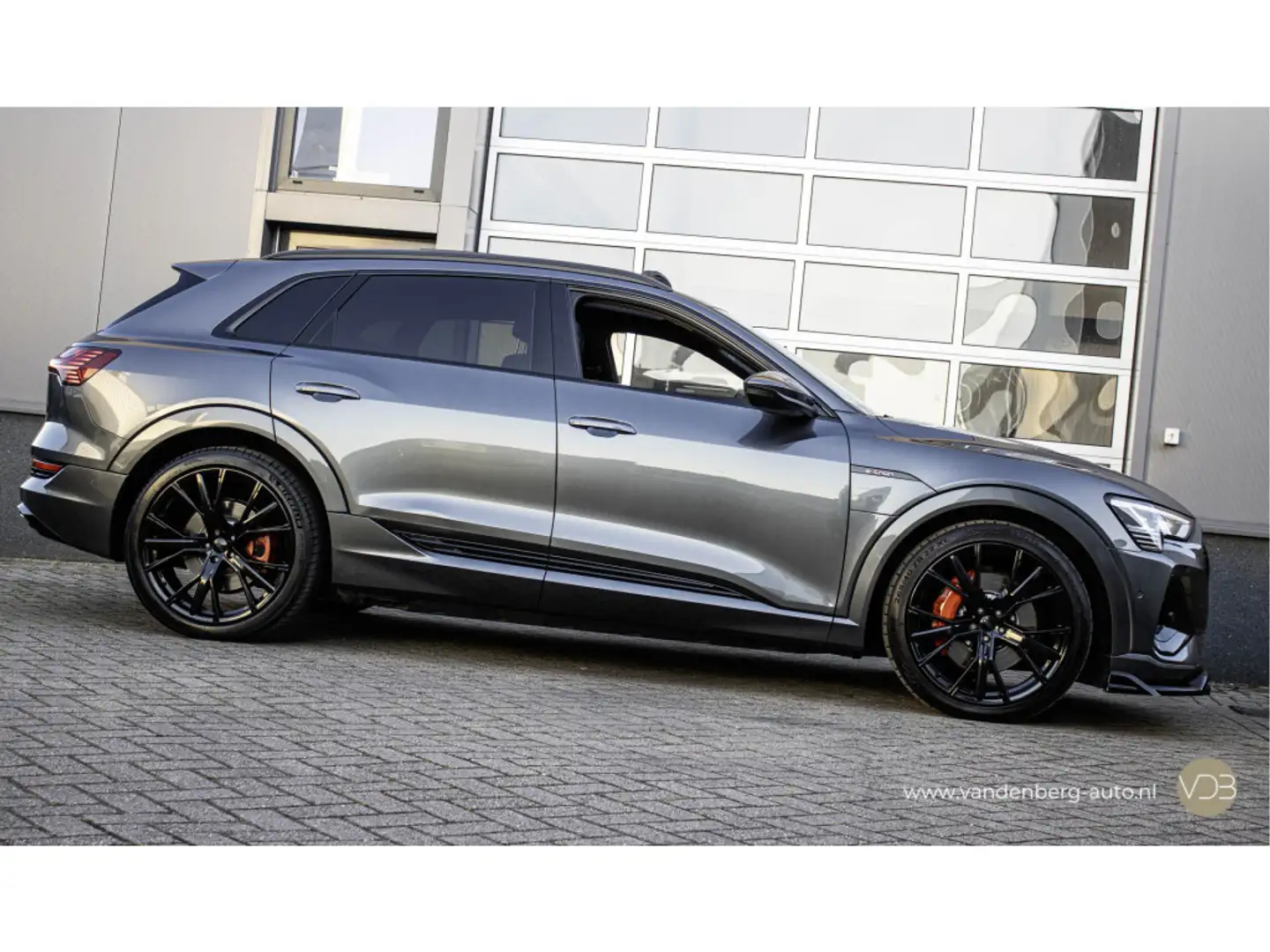 Audi e-tron 50 Quattro 3x S-Line Black Edition 22inch PANO Ori Gris - 2