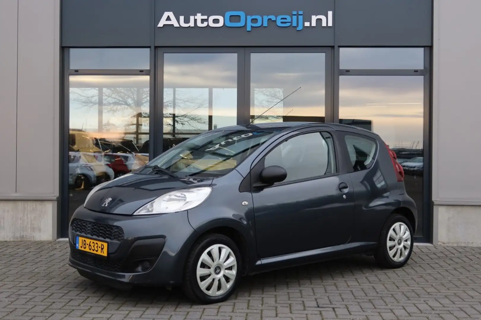 Peugeot 107 1.0 Access Accent 3drs. Trekhaak Grijs - 1