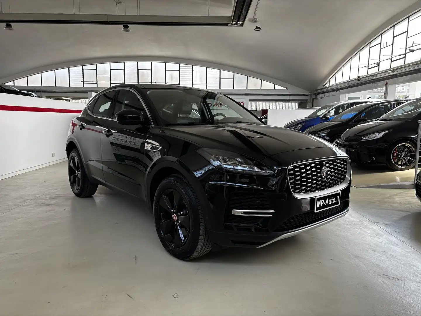 Jaguar E-Pace 2.0D I4 163CV AWD Aut tua a 355,00 al mese Noir - 2