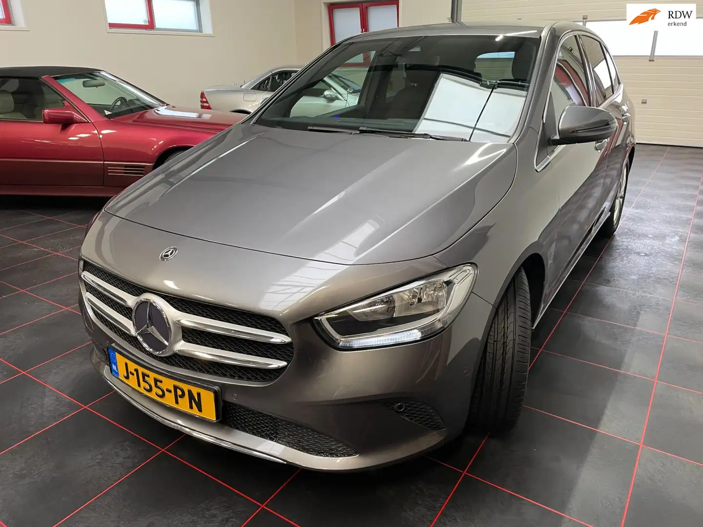 Mercedes-Benz B 180 Launch Edition Premium Plus Gris - 1