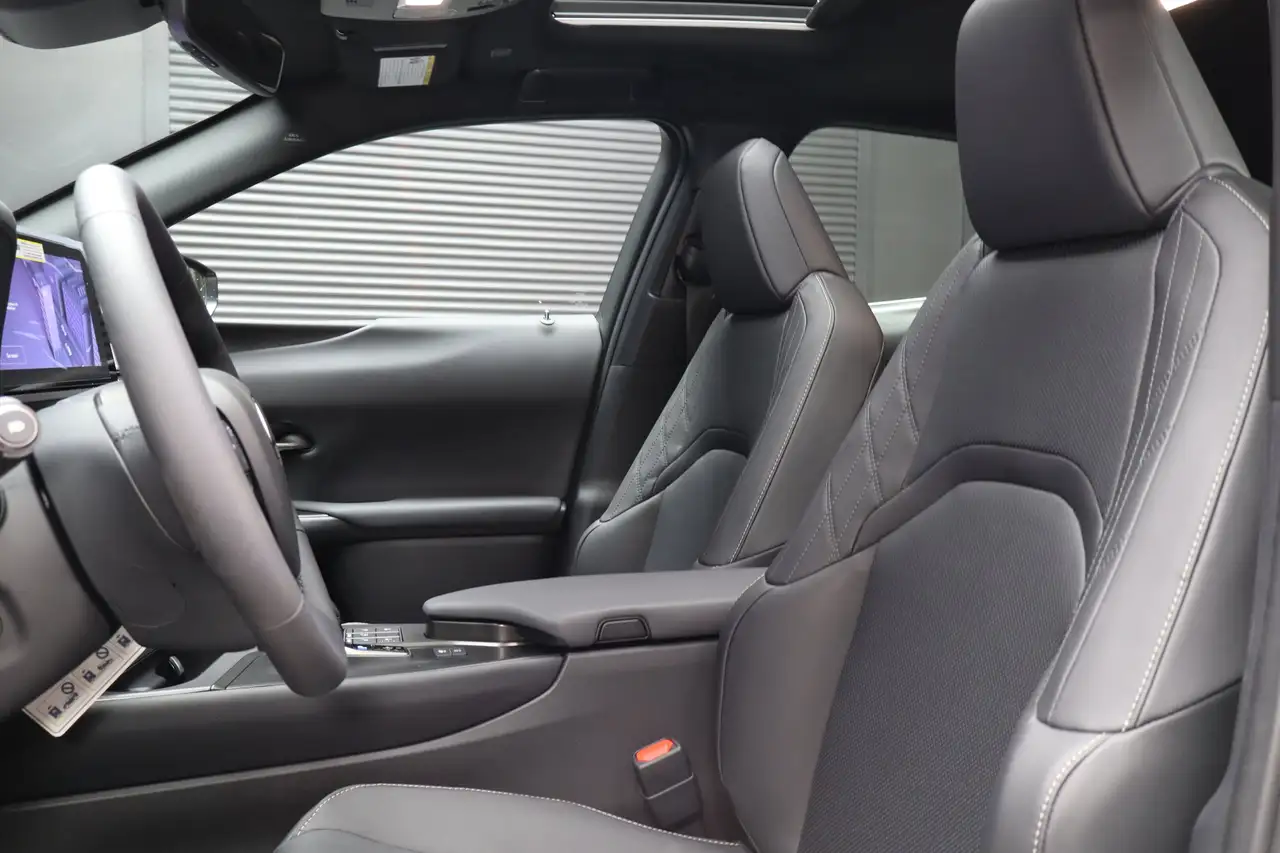 Lexus UX photo Lexus UX