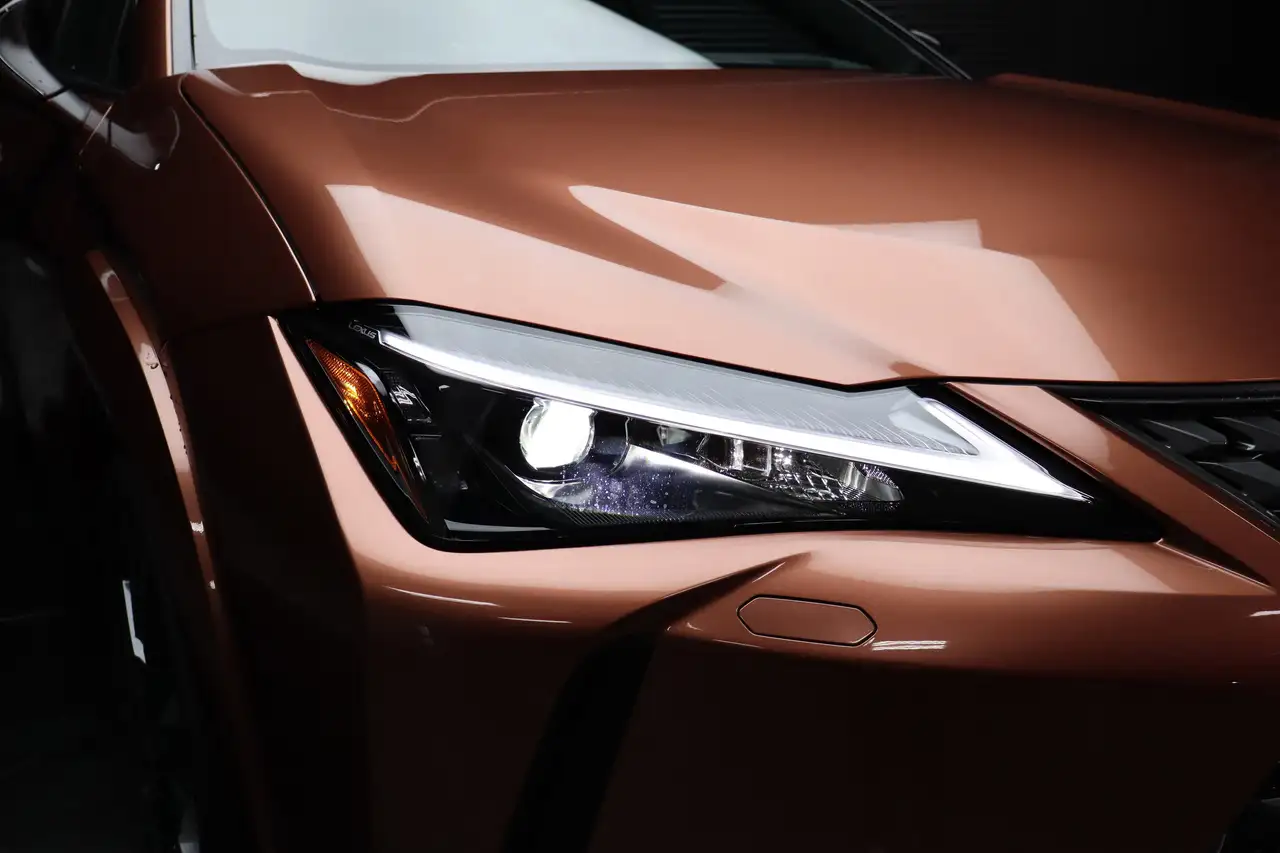 Lexus UX photo Lexus UX