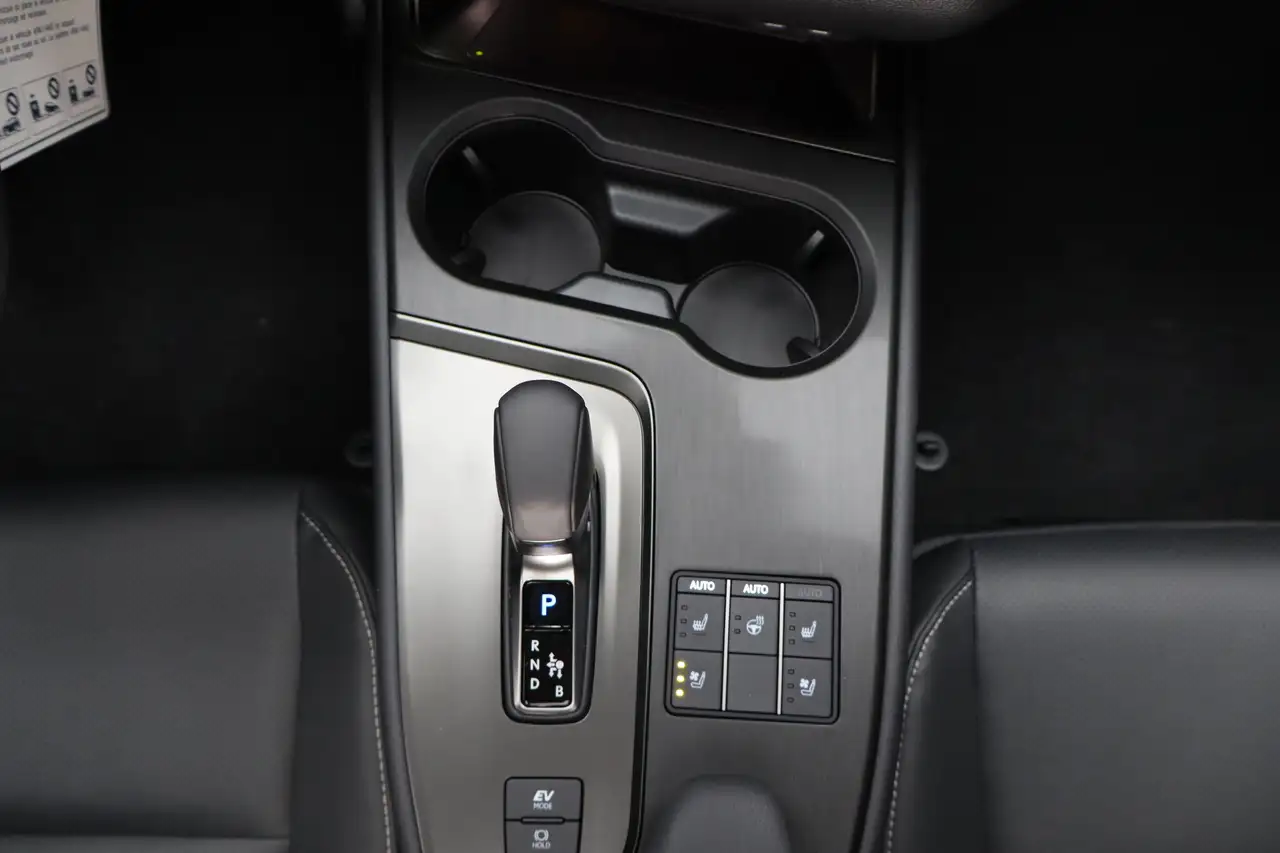 Lexus UX photo Lexus UX