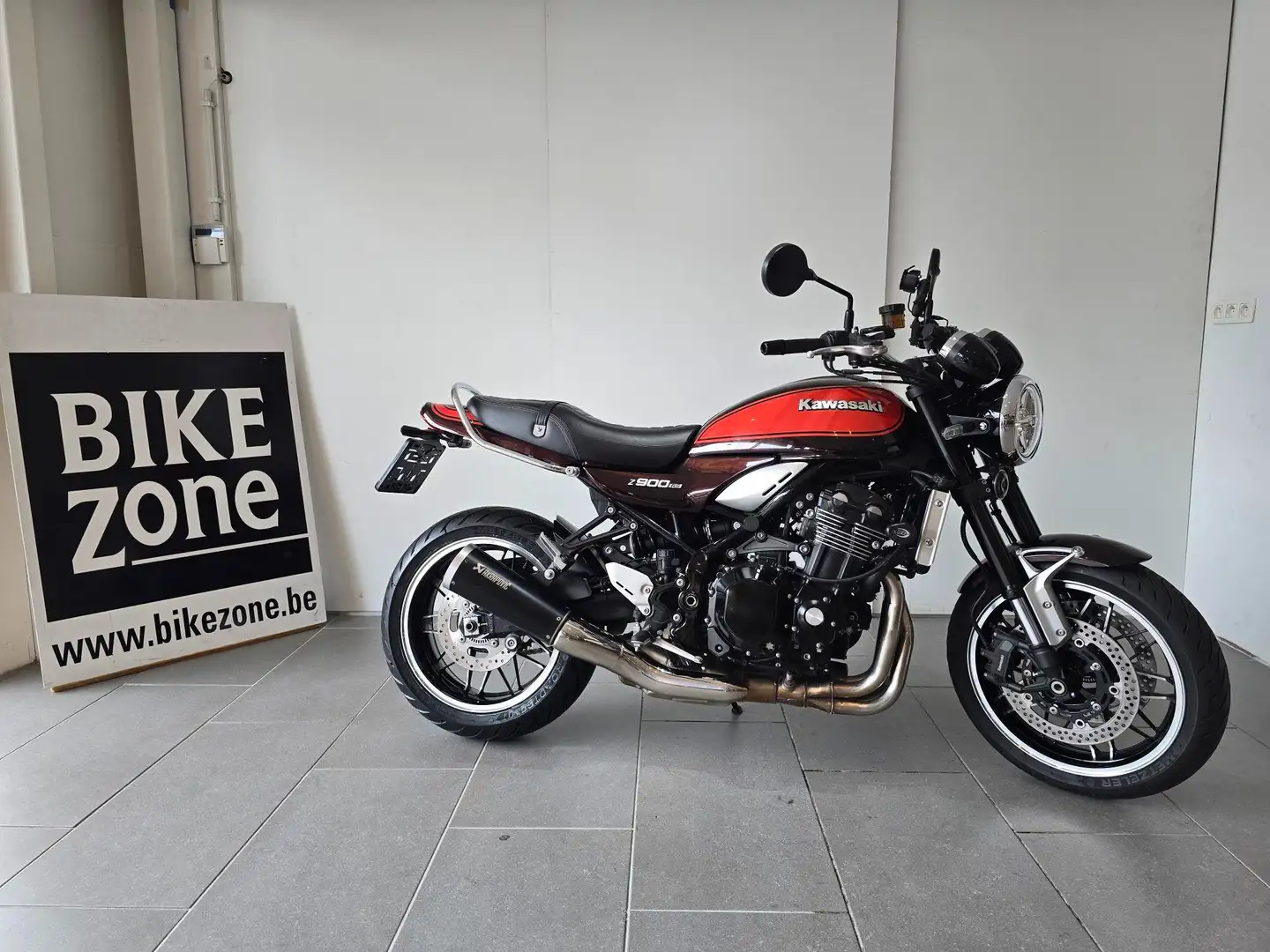Kawasaki Z900RS Orange - 1