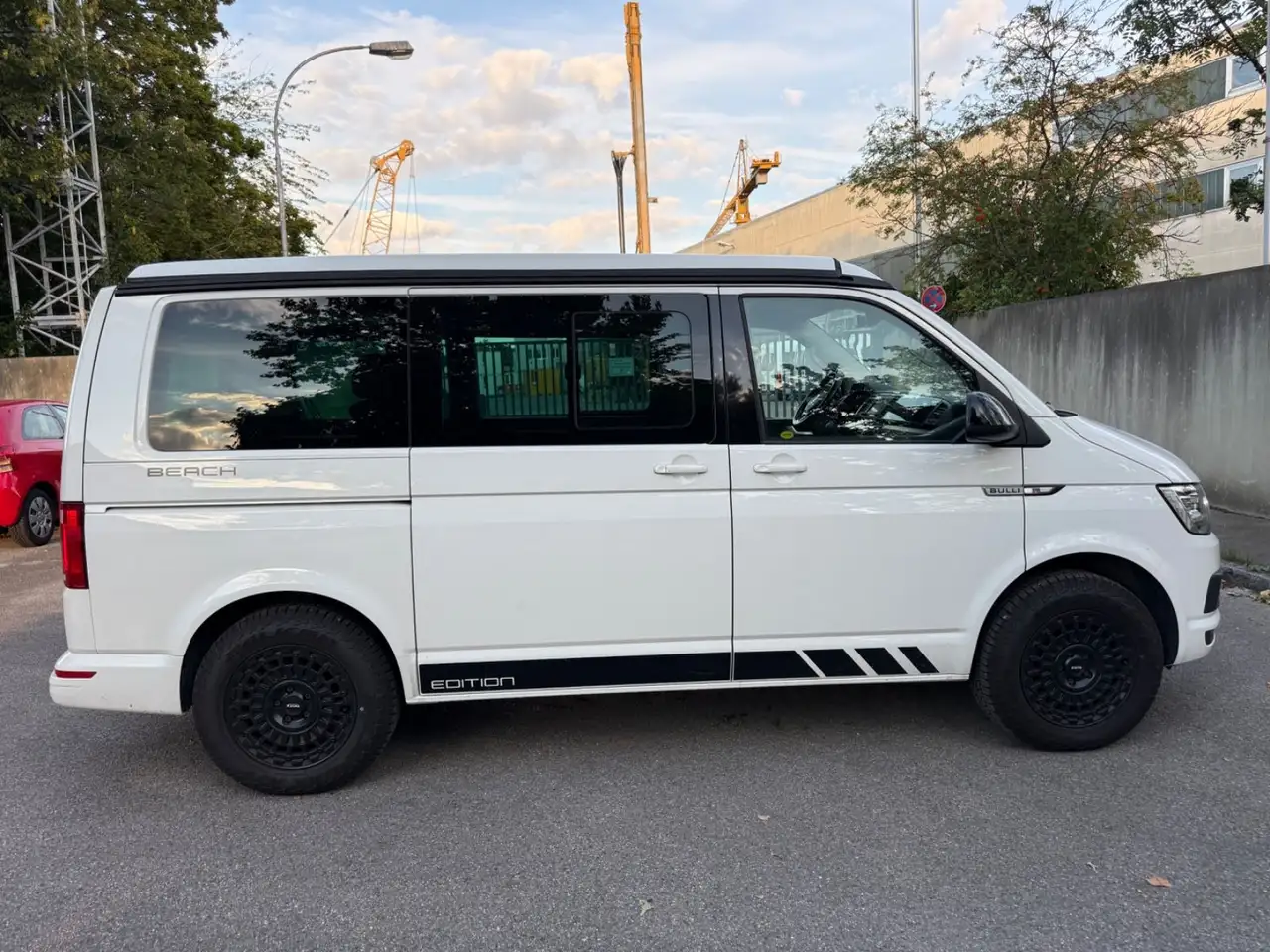 VOLKSWAGEN T6 CALIFORNIA 4MOTION BEACH EDITION ATTELAGE CONTRÔLE TECHNIQUE 3.2028 | 150 ch | 4X4 | BVM | CAMÉRA DE RECUL | VOLANT CUIR | ATTELAGE FIXE
