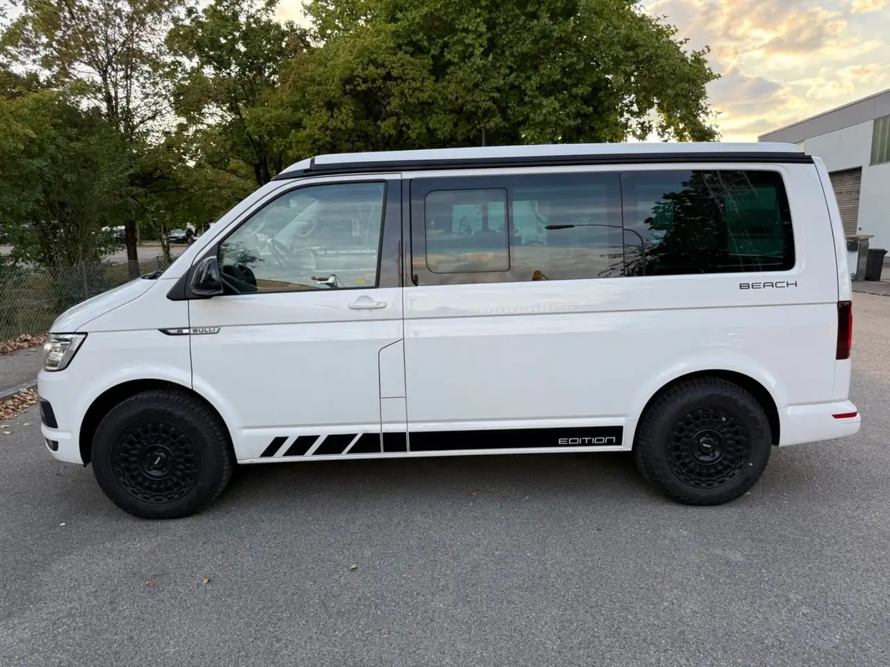 VOLKSWAGEN T6 CALIFORNIA 4MOTION BEACH EDITION ATTELAGE CONTRÔLE TECHNIQUE 3.2028 | 150 ch | 4X4 | BVM | CAMÉRA DE RECUL | VOLANT CUIR | ATTELAGE FIXE