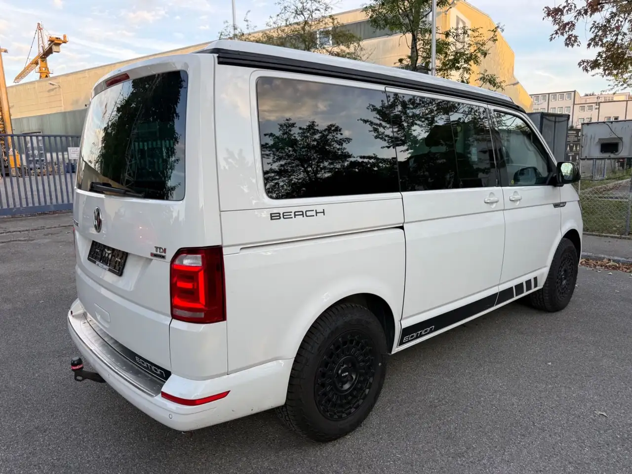VOLKSWAGEN T6 CALIFORNIA 4MOTION BEACH EDITION ATTELAGE CONTRÔLE TECHNIQUE 3.2028 | 150 ch | 4X4 | BVM | CAMÉRA DE RECUL | VOLANT CUIR | ATTELAGE FIXE