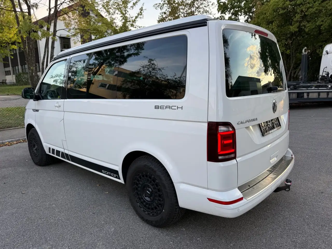 VOLKSWAGEN T6 CALIFORNIA 4MOTION BEACH EDITION ATTELAGE CONTRÔLE TECHNIQUE 3.2028 | 150 ch | 4X4 | BVM | CAMÉRA DE RECUL | VOLANT CUIR | ATTELAGE FIXE
